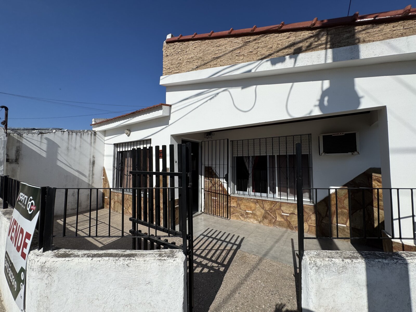 Eva Perón 399 - Casa de 2 dormitorios con Local y Deposito