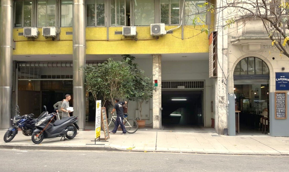 Cochera Ideal MOTOS -- Zona Tribunales / Av. Corrientes - 6