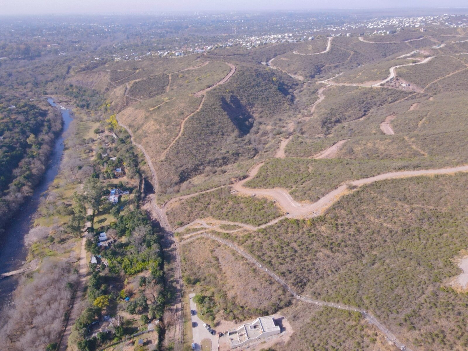 SE VENDE LOTE DE 830m EN COLINAS DE LA DESEADA - Imagen 10
