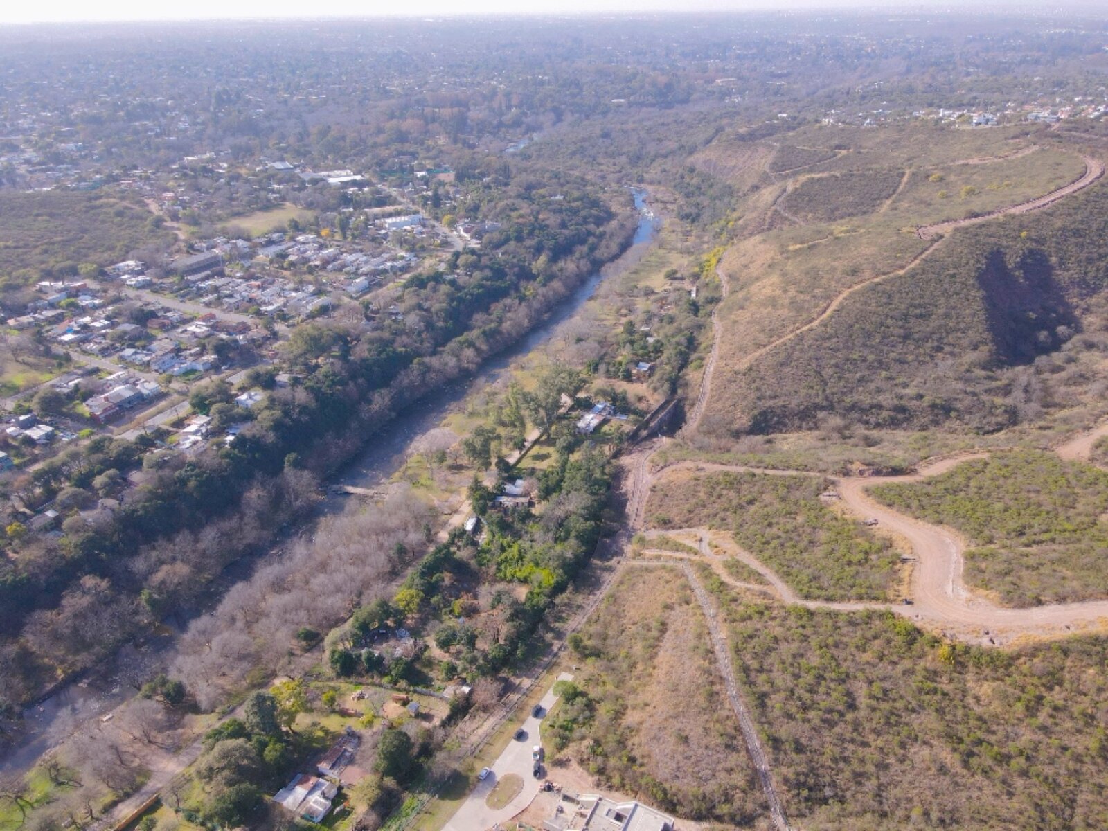SE VENDE LOTE DE 830m EN COLINAS DE LA DESEADA - Imagen 9