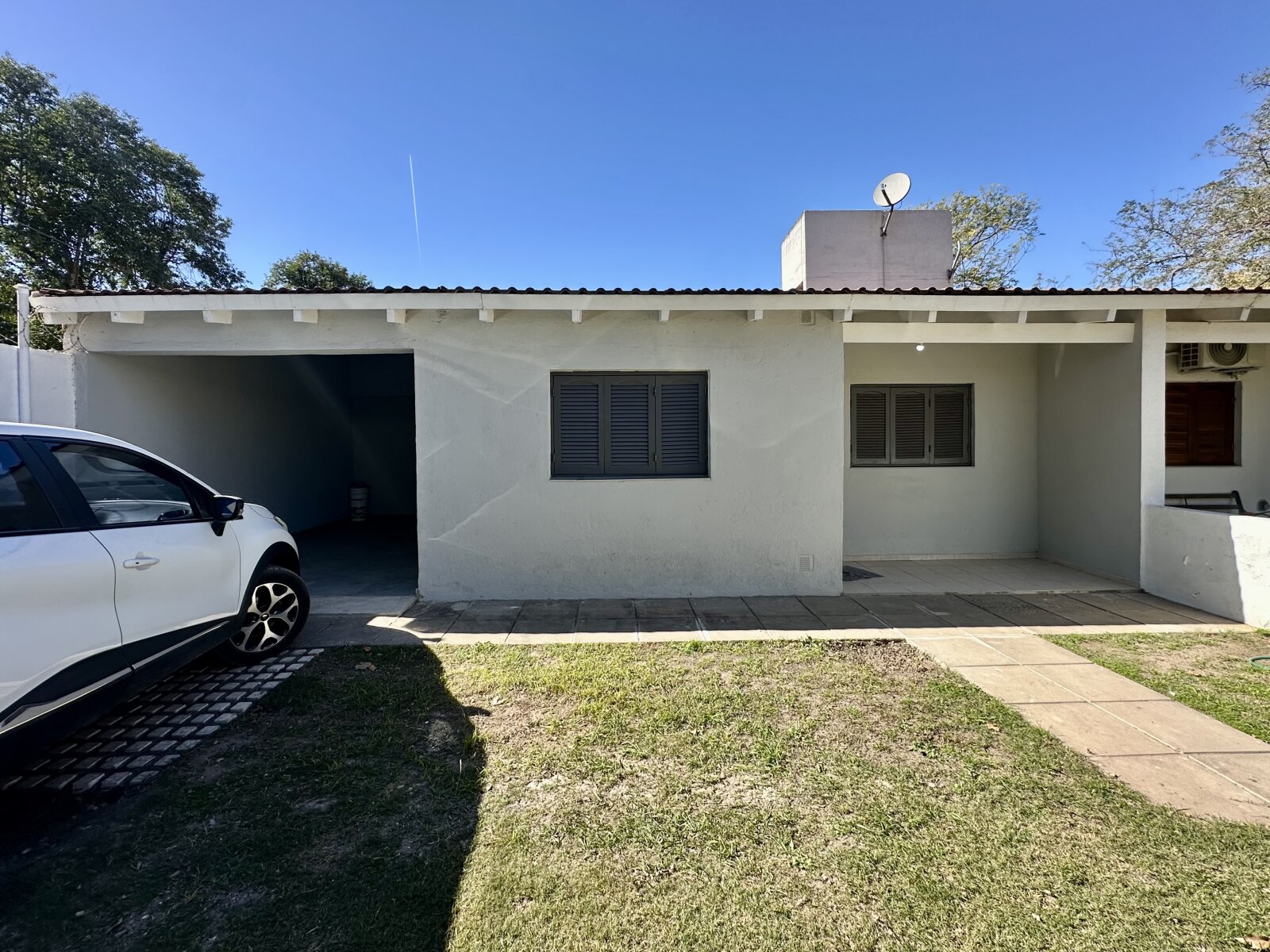 VENDO CASA 2 DORM. COMPLEJO CERRADO zona Quintas de Arguello - Imagen 2