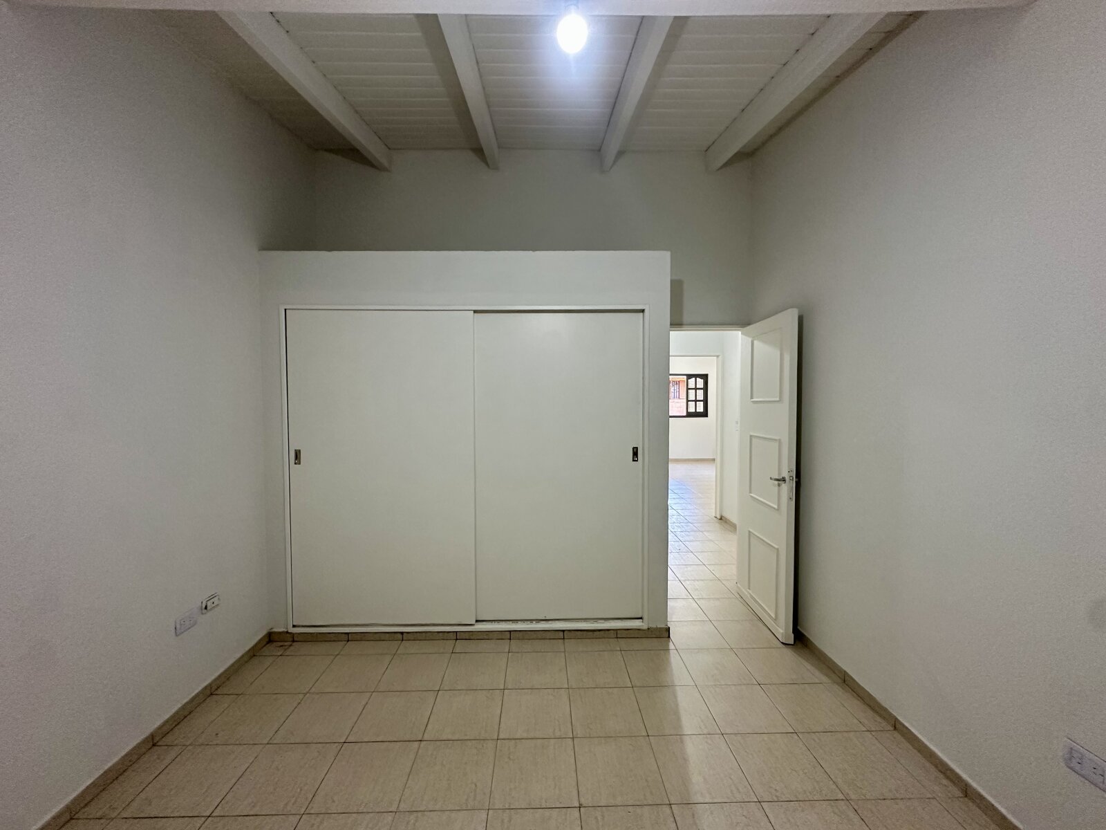 VENDO CASA 2 DORM. COMPLEJO CERRADO zona Quintas de Arguello - Imagen 13