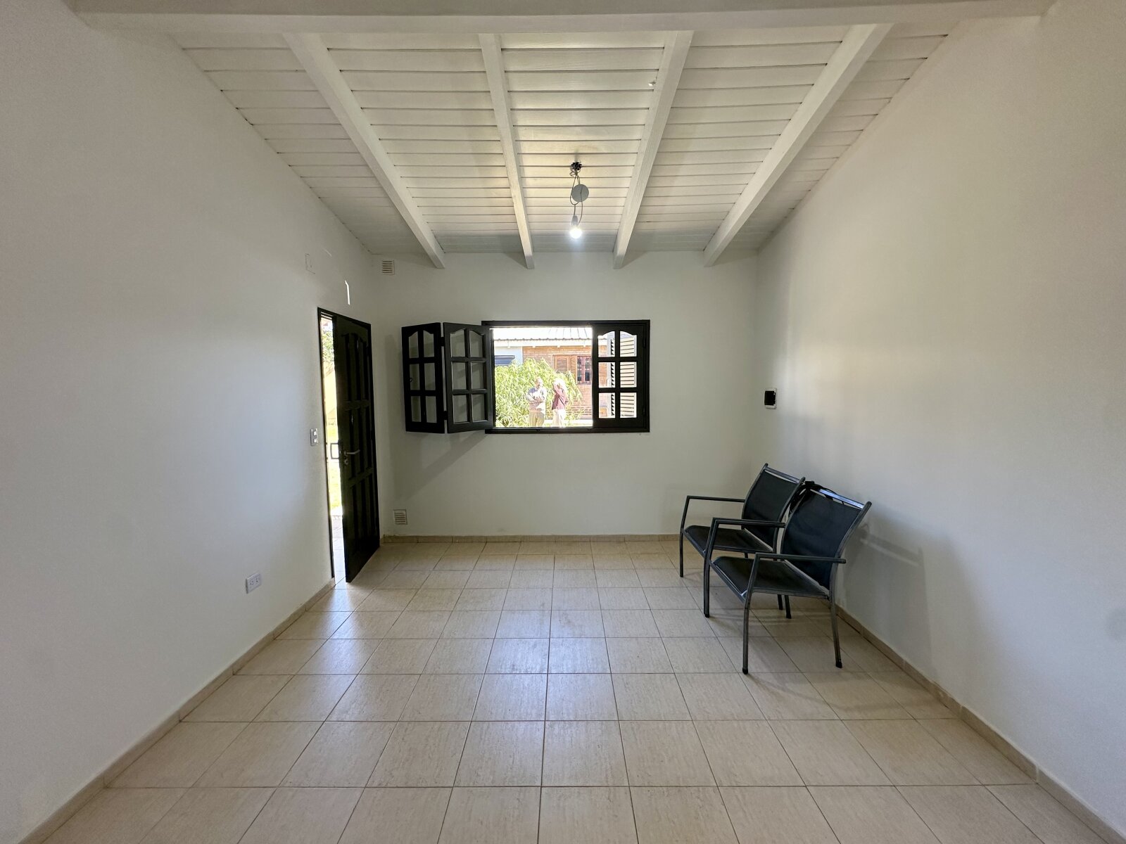 VENDO CASA 2 DORM. COMPLEJO CERRADO zona Quintas de Arguello - Imagen 4