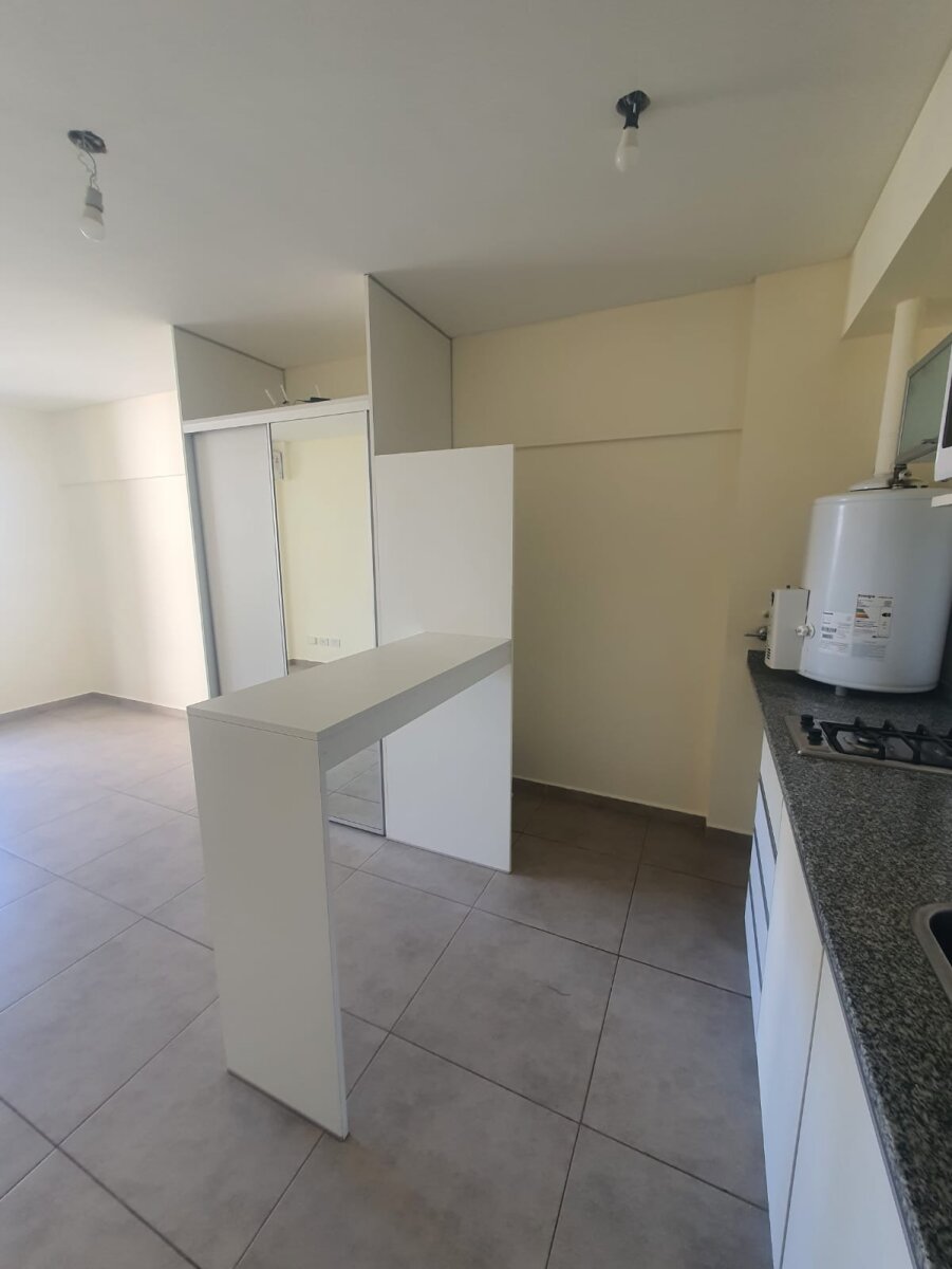 ALQUILER MONOAMBIENTE CERCANO AL RÍO — foto 2