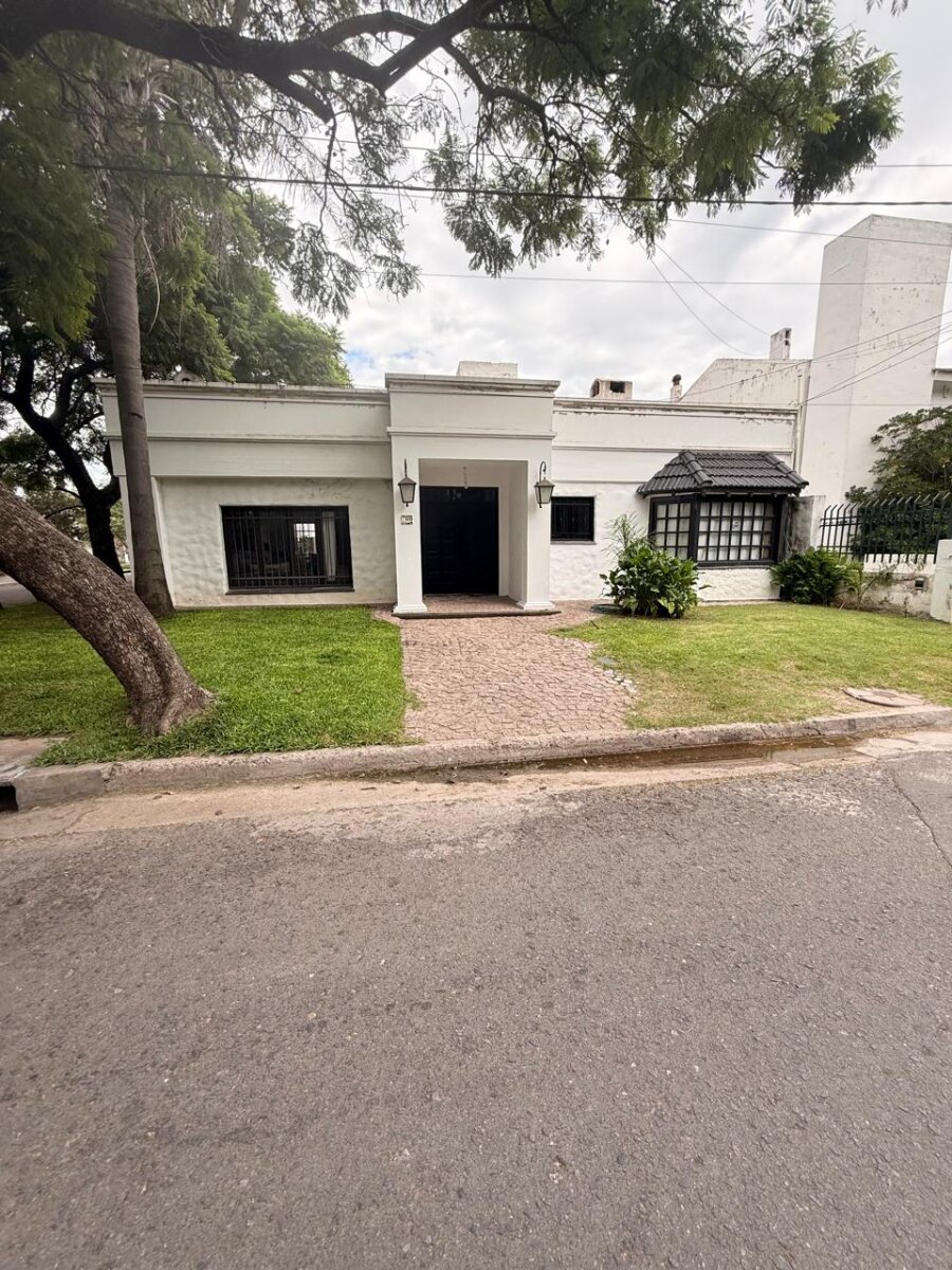  VENTA | Casa de 1 sola planta en Cerro Chico   Ubicación privilegiada: Enrique Policastro al 4100