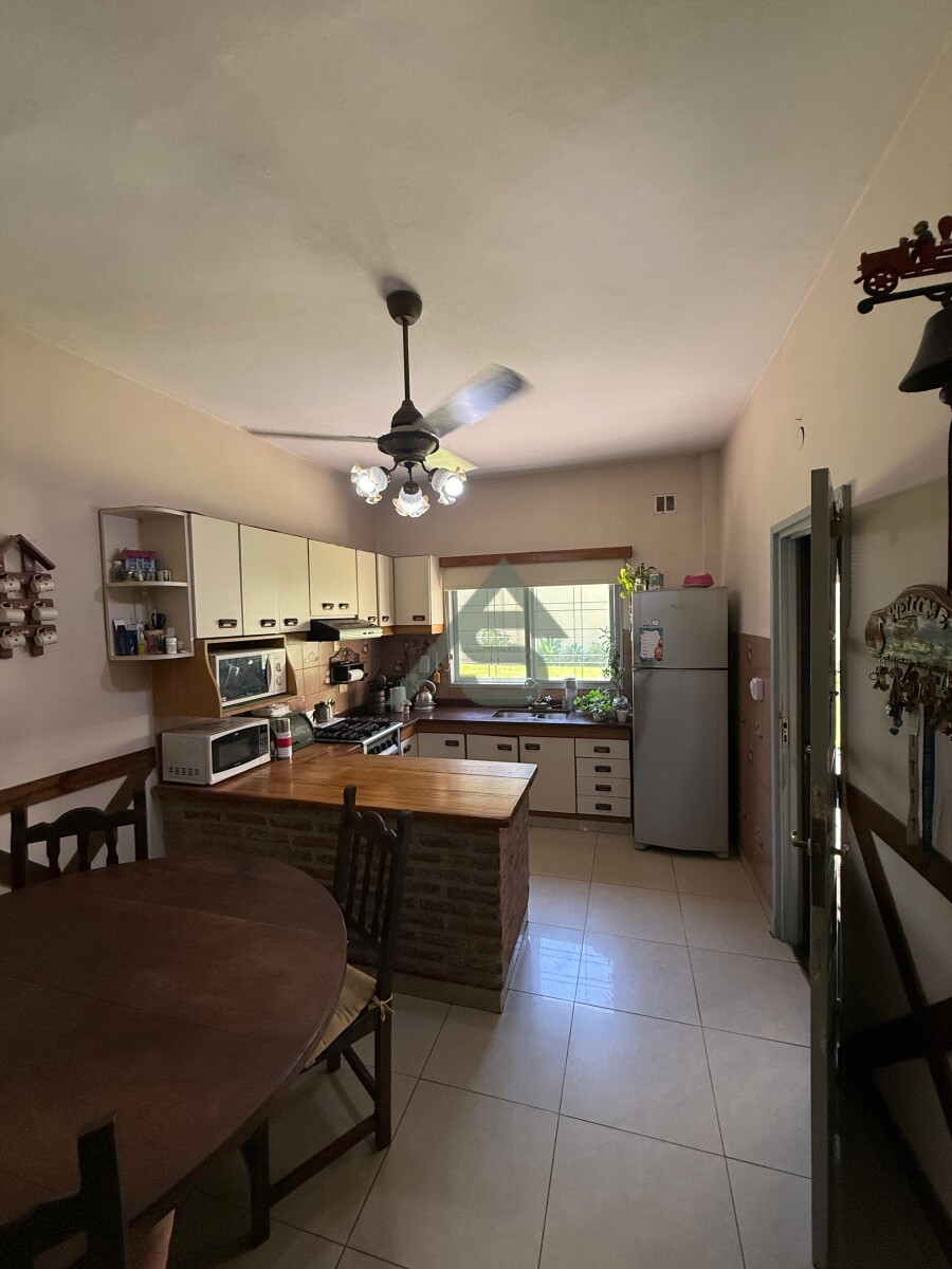 Casa de 5 ambientes en venta en Martínez | Jardín, cochera para 2 autos y excelente calidad constructiva - 8