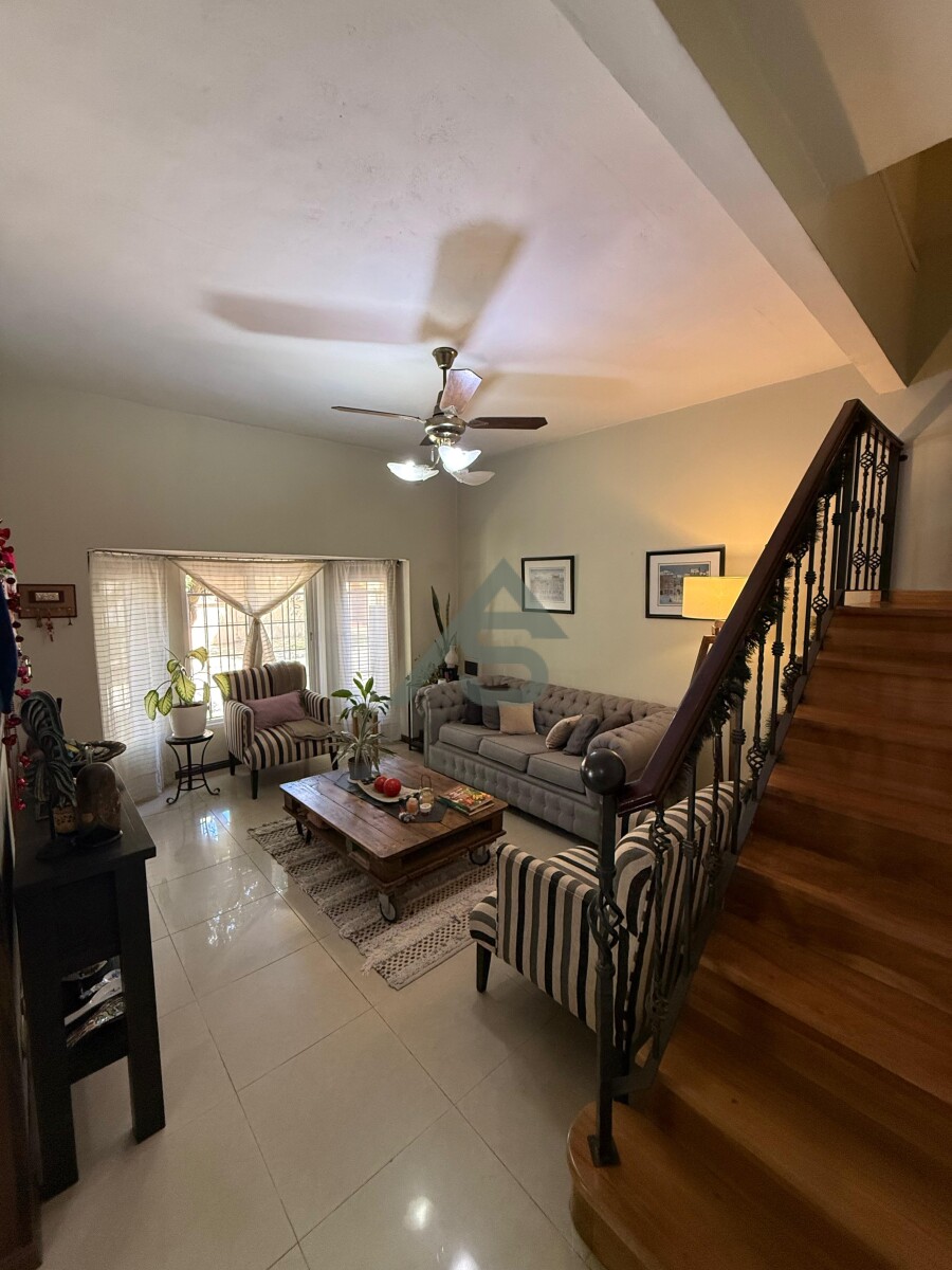 Casa de 5 ambientes en venta en Martínez | Jardín, cochera para 2 autos y excelente calidad constructiva - 3