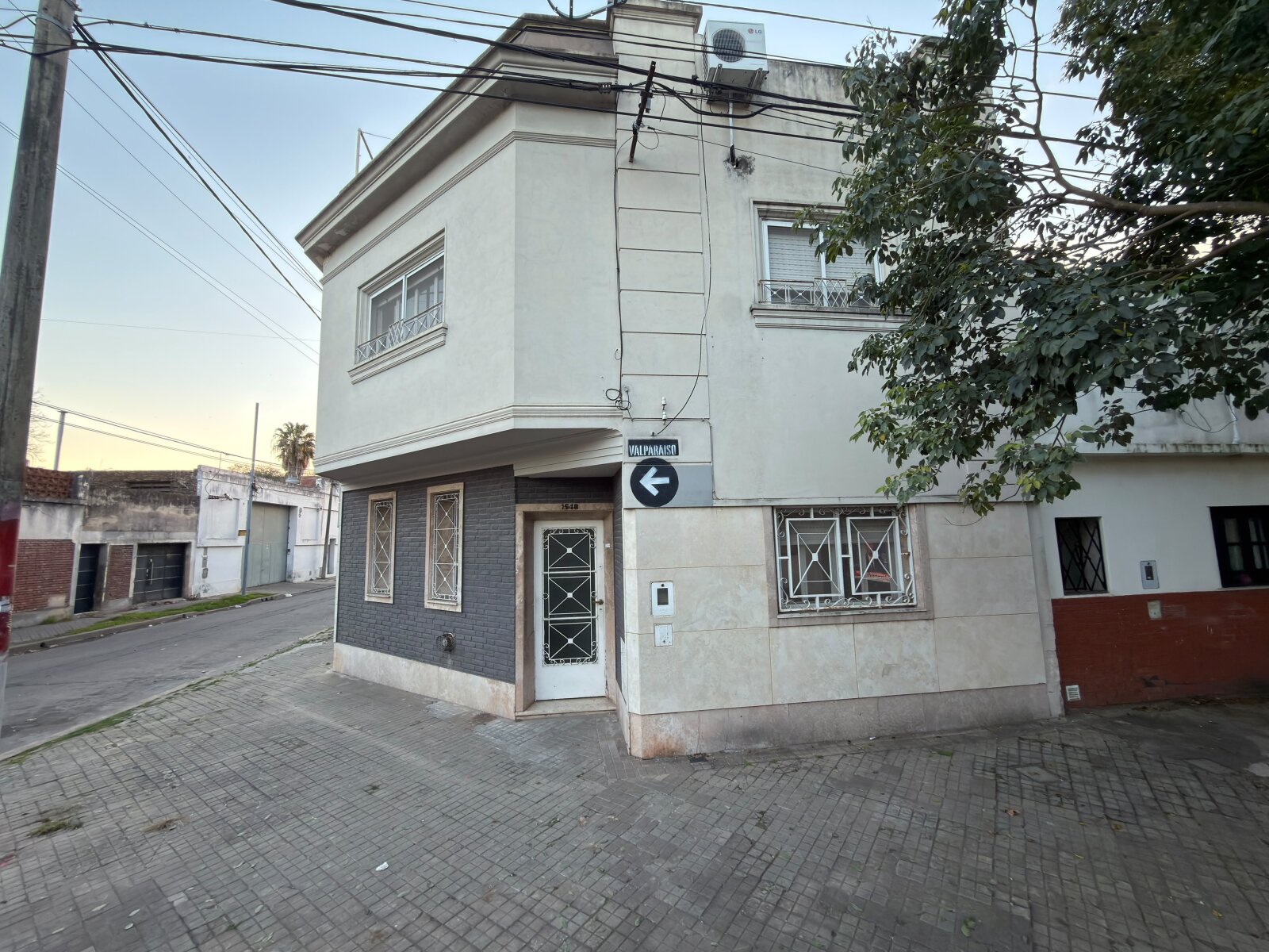 CASA DE ESTILO EN BARRIO ECHESORTU - 3