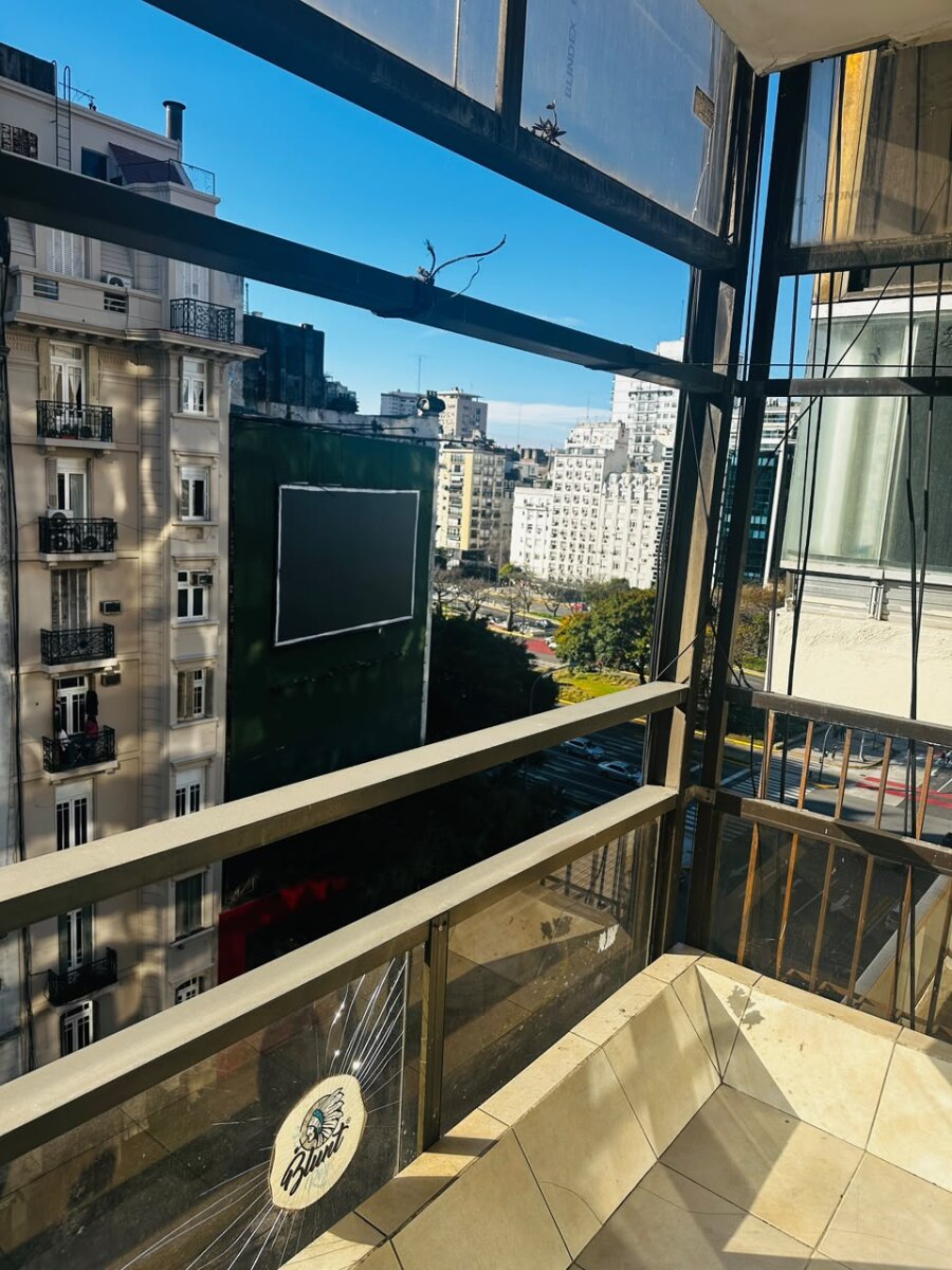 BAJÓ DE PRECIO Monoambiente con balcón - Seguridad 24hs - Luminoso - Recoleta - 2