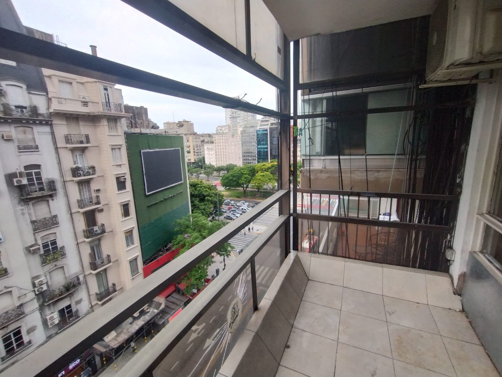 BAJÓ DE PRECIO Monoambiente con balcón - Seguridad 24hs - Luminoso - Recoleta - 8