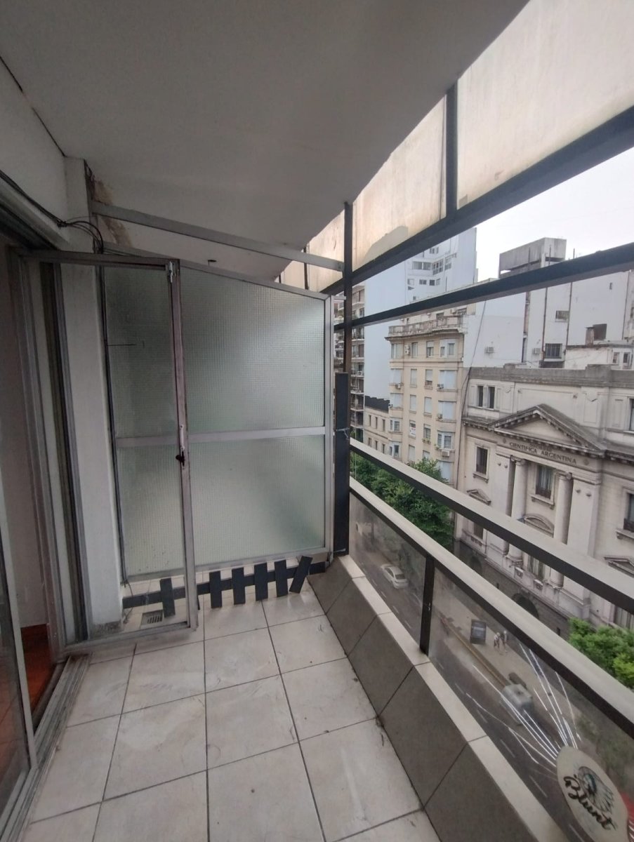 BAJÓ DE PRECIO Monoambiente con balcón - Seguridad 24hs - Luminoso - Recoleta - 10