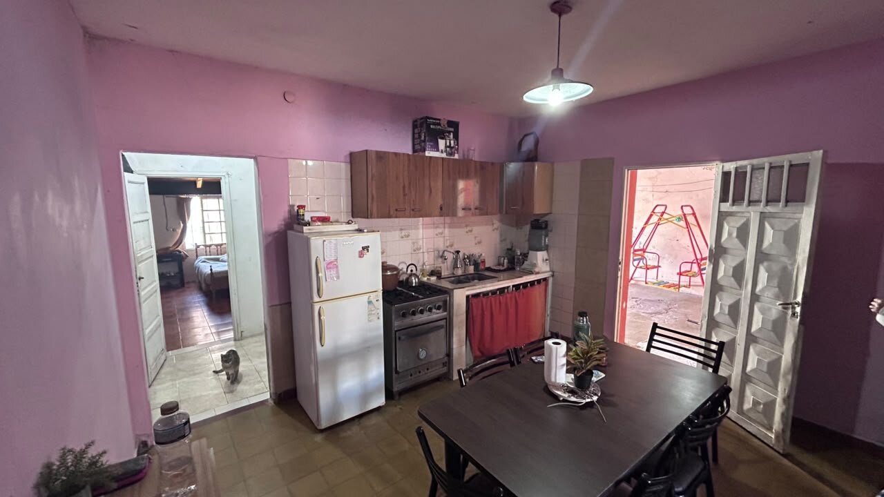 VENTA | Oportunidad | Conjunto de 2 casas + lote! 1.º de Mayo 218, entre Junín y Vélez Sarsfield - 31