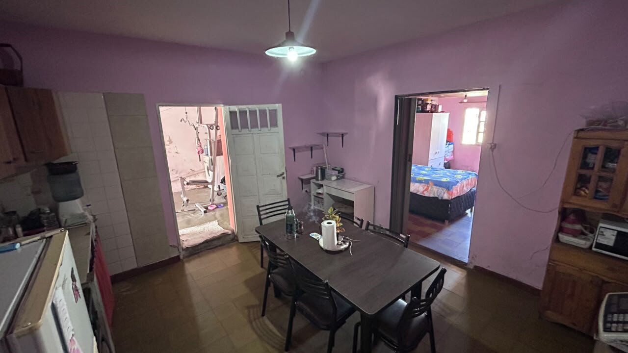 VENTA | Oportunidad | Conjunto de 2 casas + lote! 1.º de Mayo 218, entre Junín y Vélez Sarsfield - 29