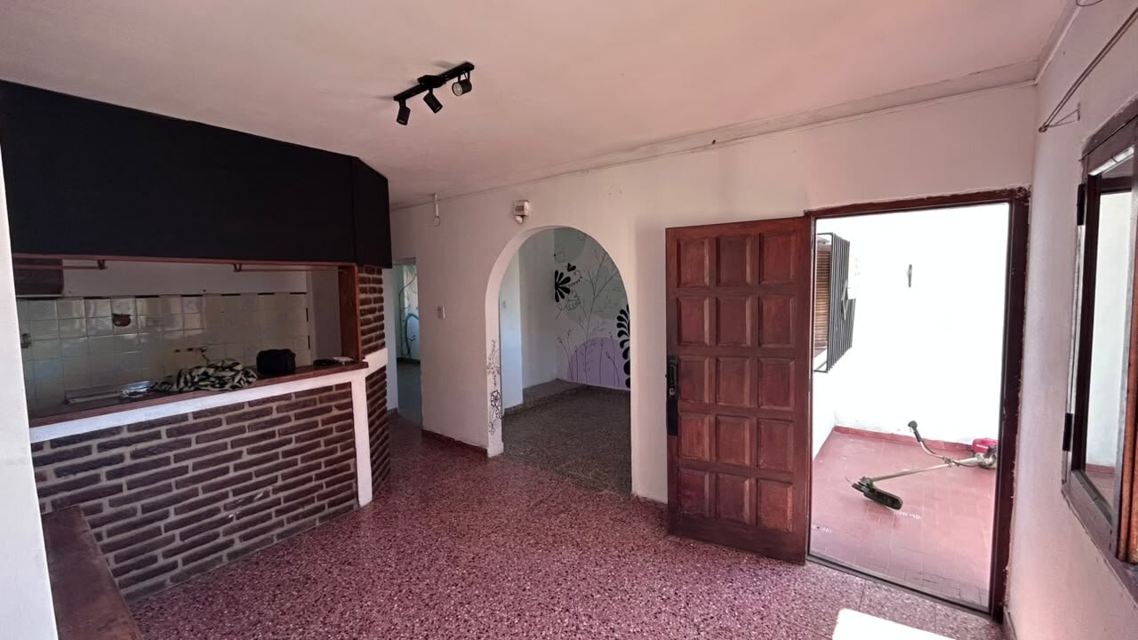 VENTA | Oportunidad | Conjunto de 2 casas + lote! 1.º de Mayo 218, entre Junín y Vélez Sarsfield - 5