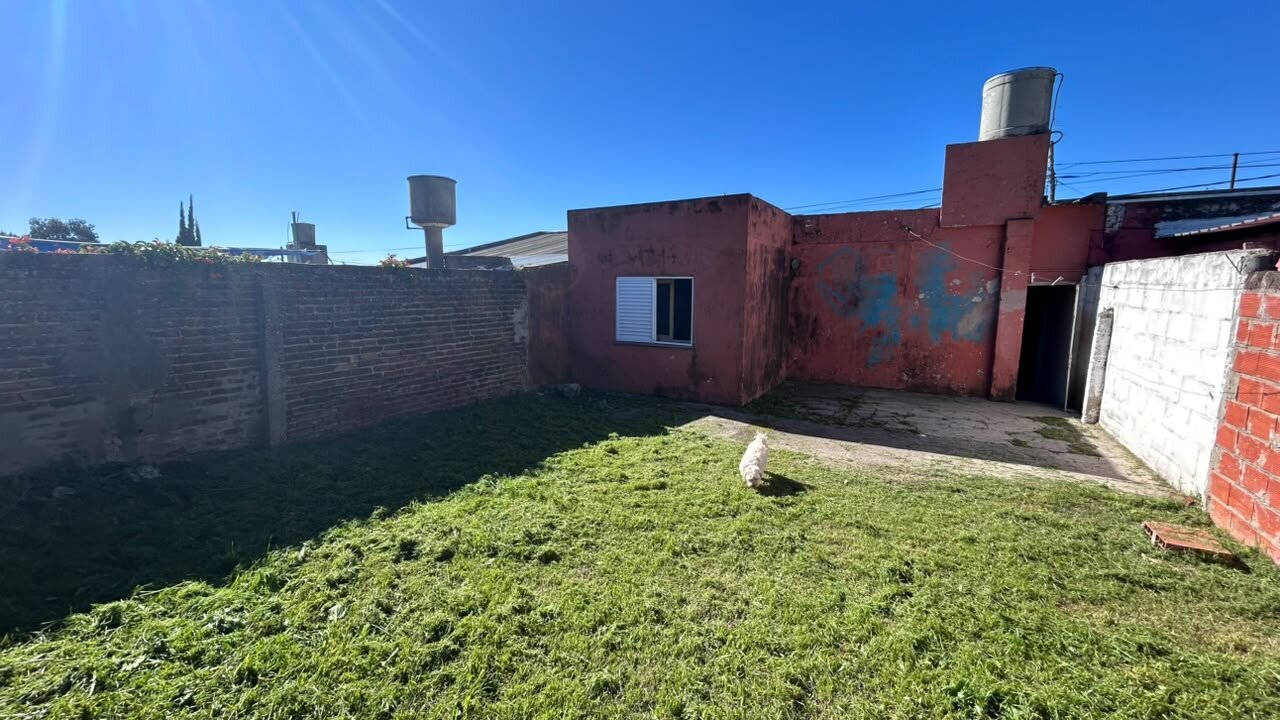 VENTA | Oportunidad | Conjunto de 2 casas + lote! 1.º de Mayo 218, entre Junín y Vélez Sarsfield - 21