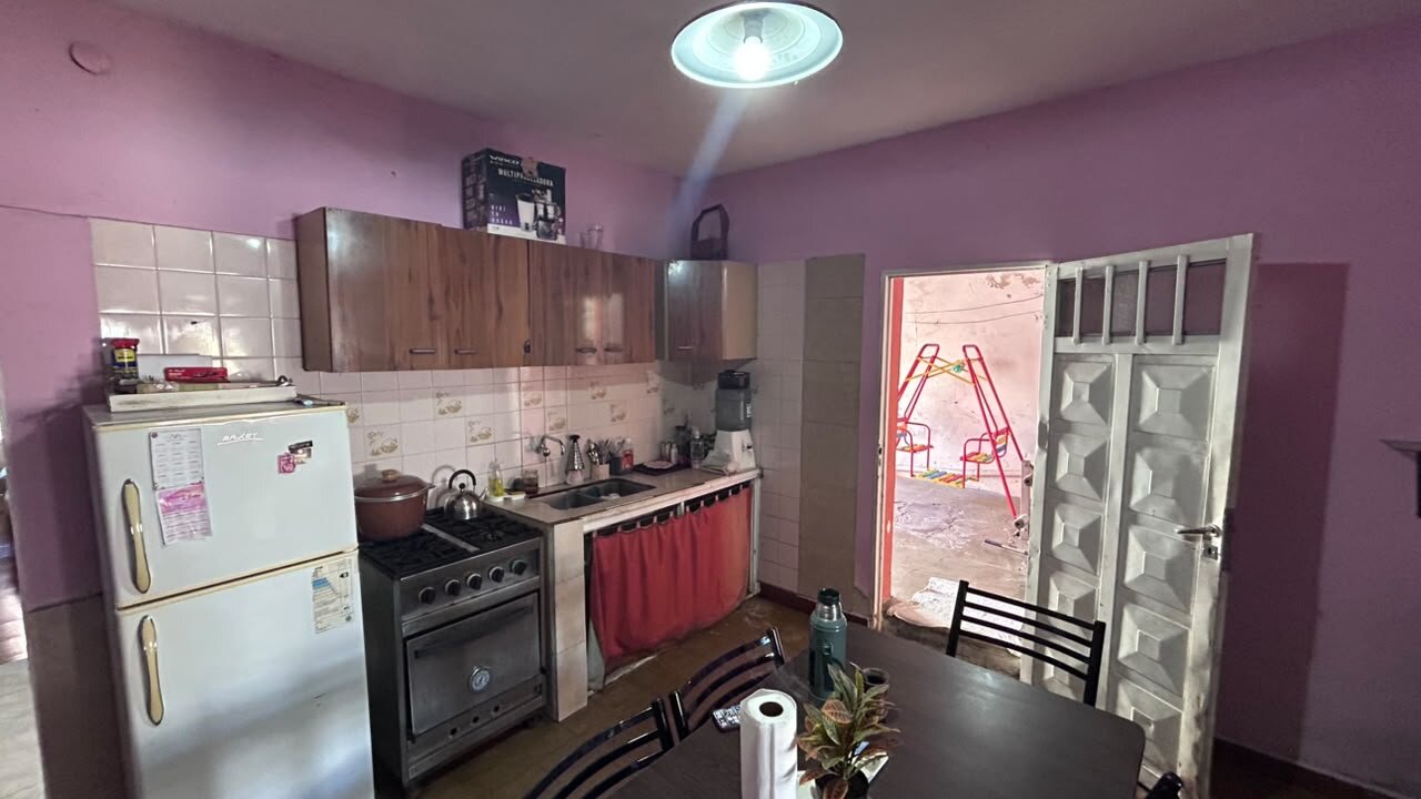 VENTA | Oportunidad | Conjunto de 2 casas + lote! 1.º de Mayo 218, entre Junín y Vélez Sarsfield - 28
