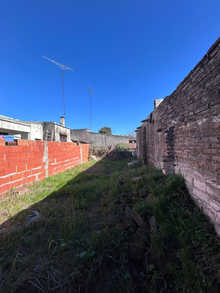 VENTA | Oportunidad | Conjunto de 2 casas + lote! 1.º de Mayo 218, entre Junín y Vélez Sarsfield - 40