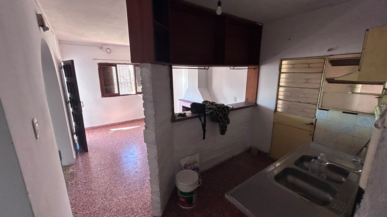 VENTA | Oportunidad | Conjunto de 2 casas + lote! 1.º de Mayo 218, entre Junín y Vélez Sarsfield - 9