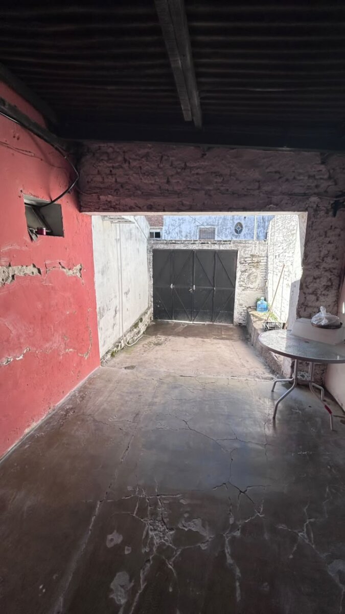 VENTA | Oportunidad | Conjunto de 2 casas + lote! 1.º de Mayo 218, entre Junín y Vélez Sarsfield - 26