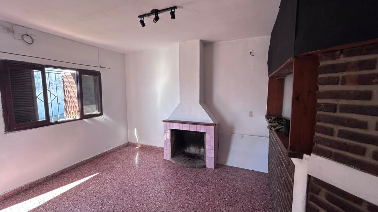VENTA | Oportunidad | Conjunto de 2 casas + lote! 1.º de Mayo 218, entre Junín y Vélez Sarsfield - 7