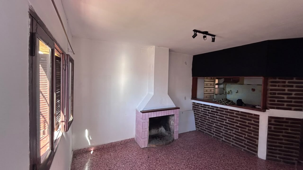 VENTA | Oportunidad | Conjunto de 2 casas + lote! 1.º de Mayo 218, entre Junín y Vélez Sarsfield - 8