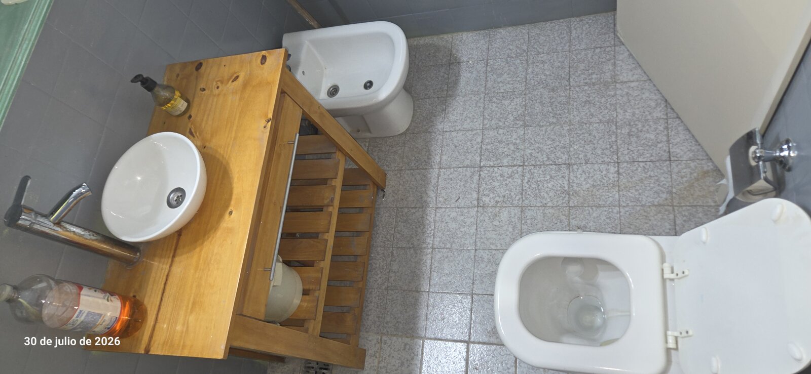 EXCELENTE DEPTO. 3 AMB.CON DEPENDENCIA RECIEN PINTADO Y PISOS PLASTIFICADOS MUY BIEN UBICADO - 16