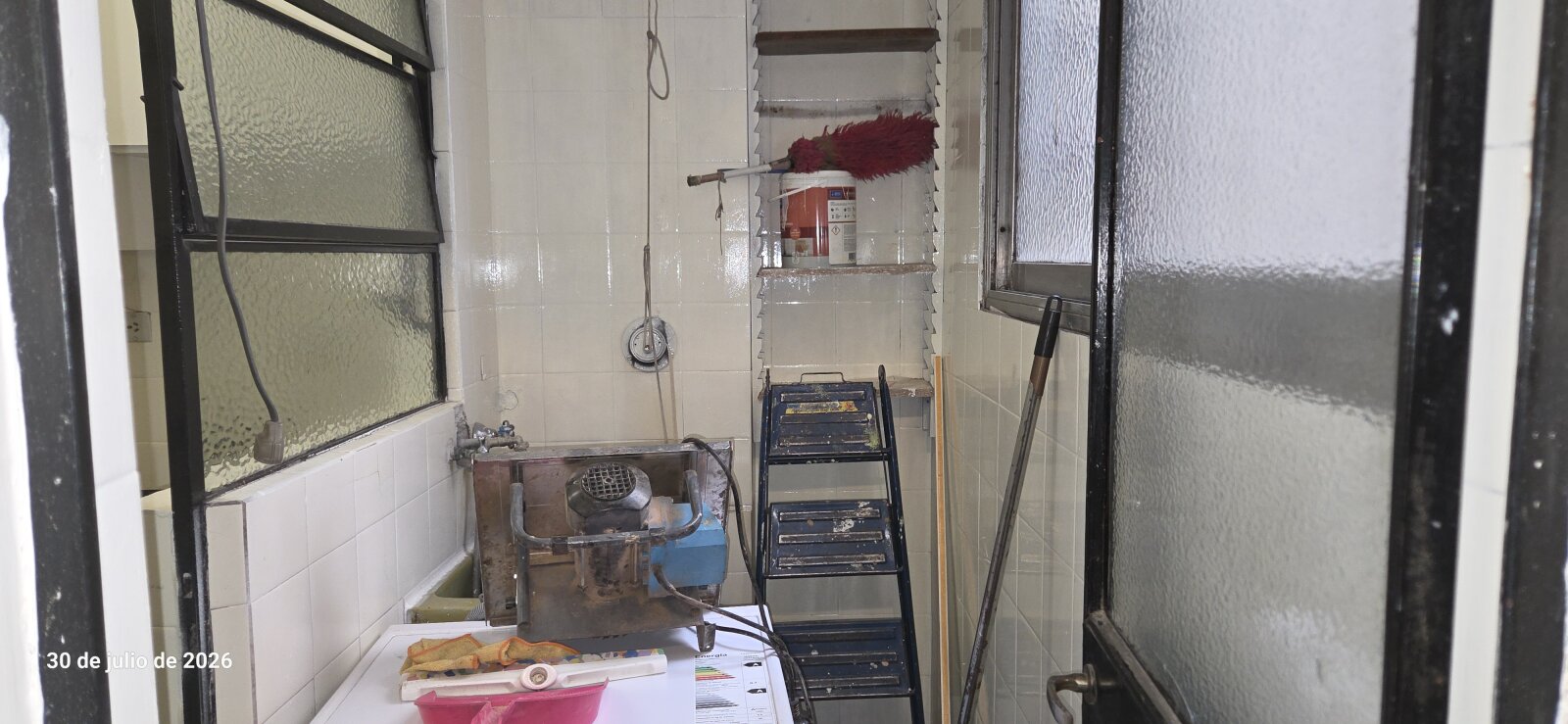EXCELENTE DEPTO. 3 AMB.CON DEPENDENCIA RECIEN PINTADO Y PISOS PLASTIFICADOS MUY BIEN UBICADO - 24