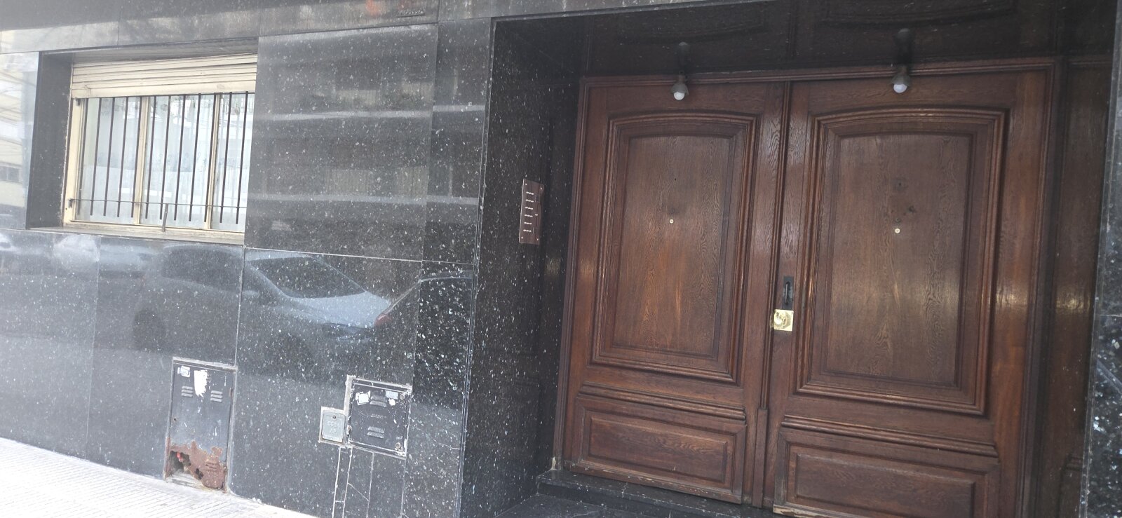 EXCELENTE DEPTO. 3 AMB.CON DEPENDENCIA RECIEN PINTADO Y PISOS PLASTIFICADOS MUY BIEN UBICADO - 30
