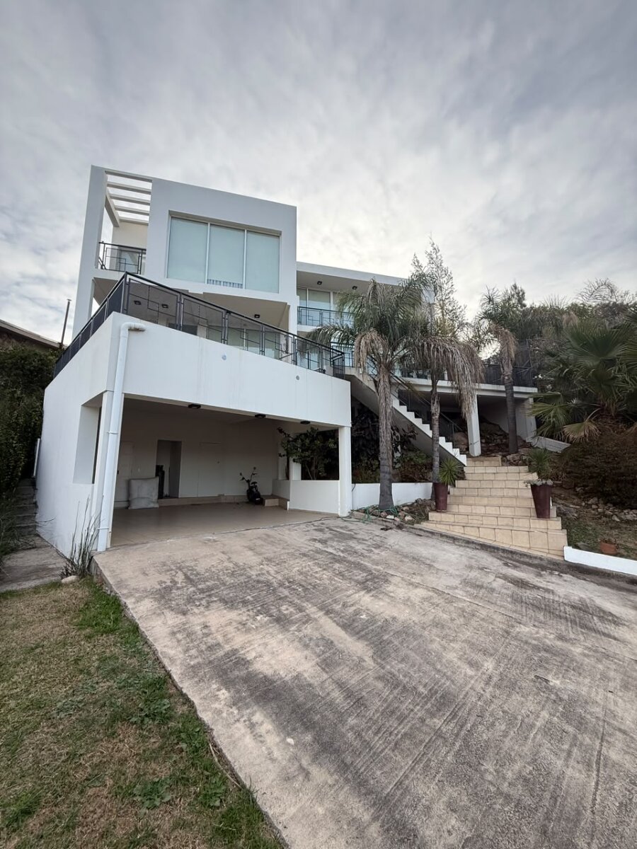 CASA EN VENTA EN CARLOS PAZ - Imagen 2