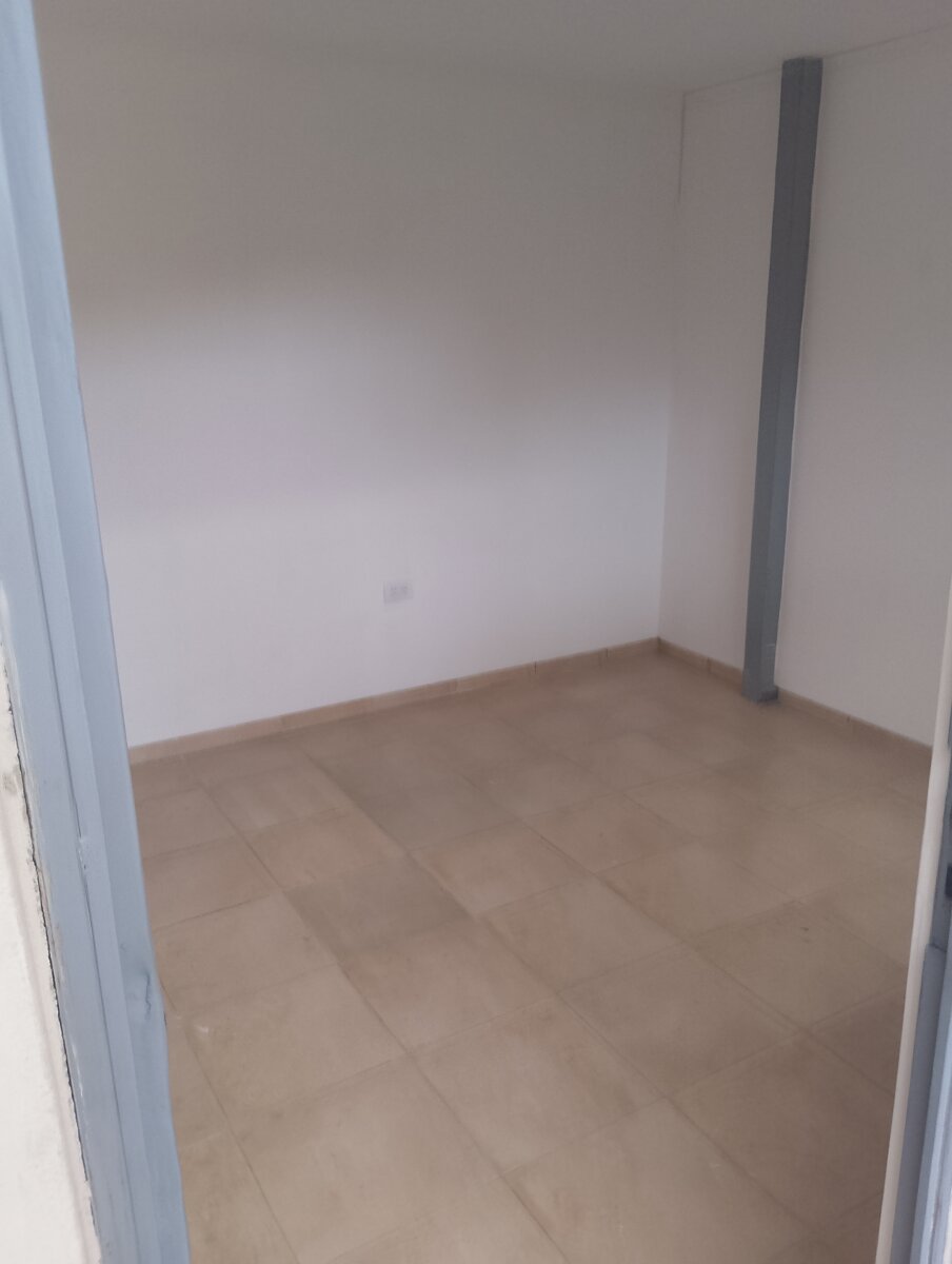 G.BUSTOS-GALPON CON OFICINA - 120 M2 - Imagen 4