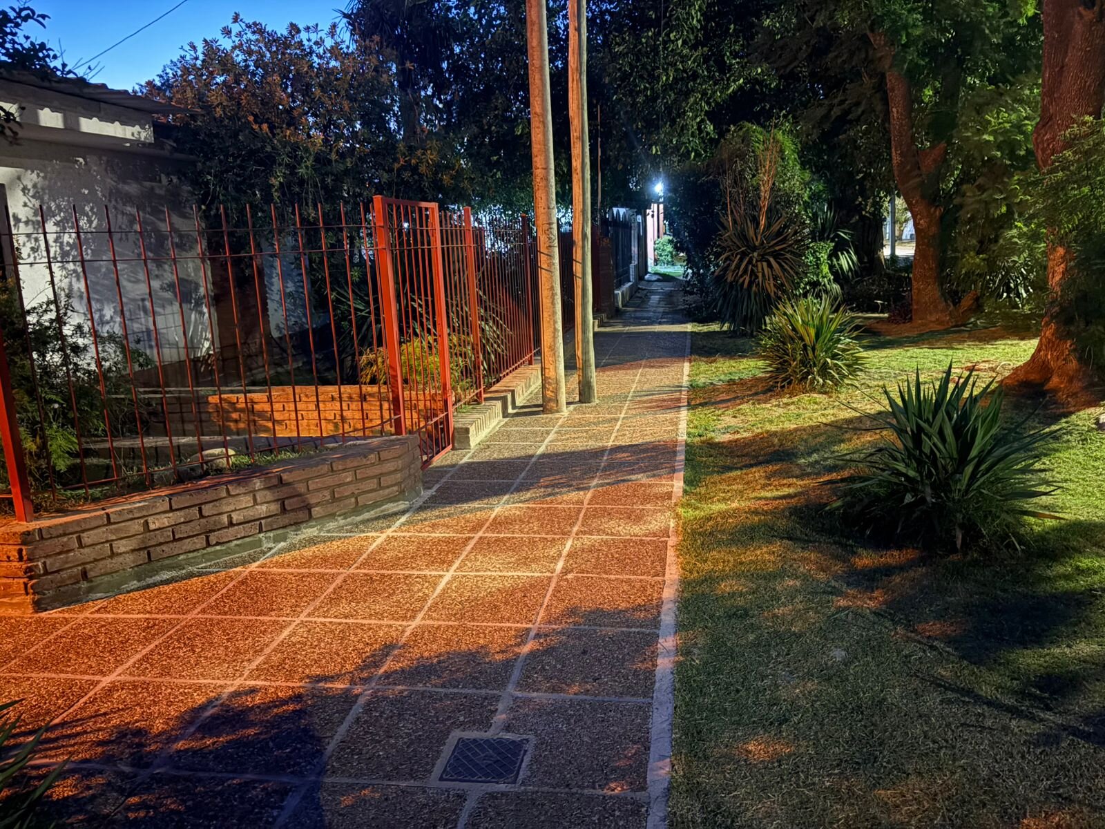 ALQUILO EXCELENTE PROPIEDAD EN QUINTAS DE ARGUELLO - Imagen 4