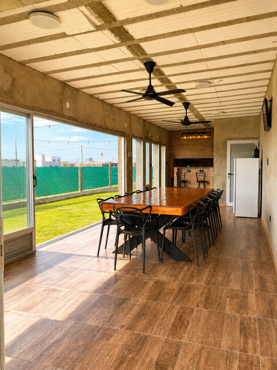 Casa con Quincho y Pileta. Timbues. - 2