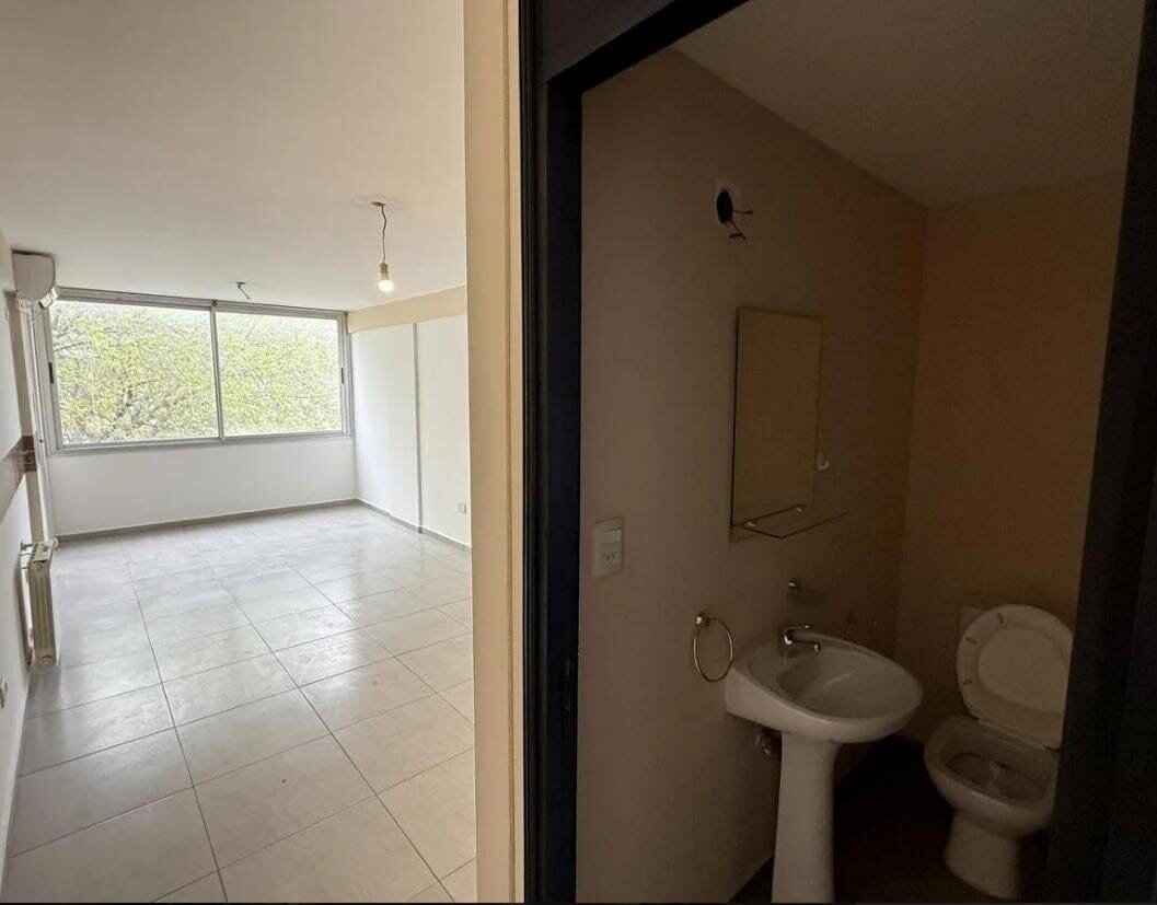 ¡Oportunidad única! Departamento moderno con cochera propia - Imagen 5