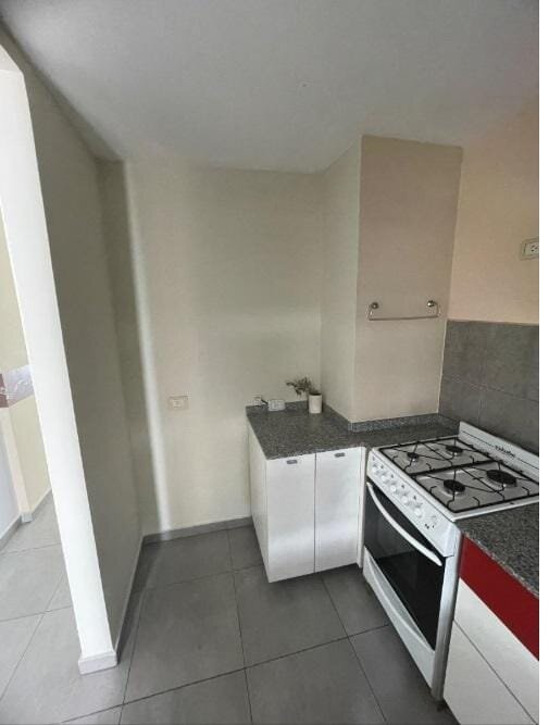 ¡Oportunidad única! Departamento moderno con cochera propia - Imagen 9