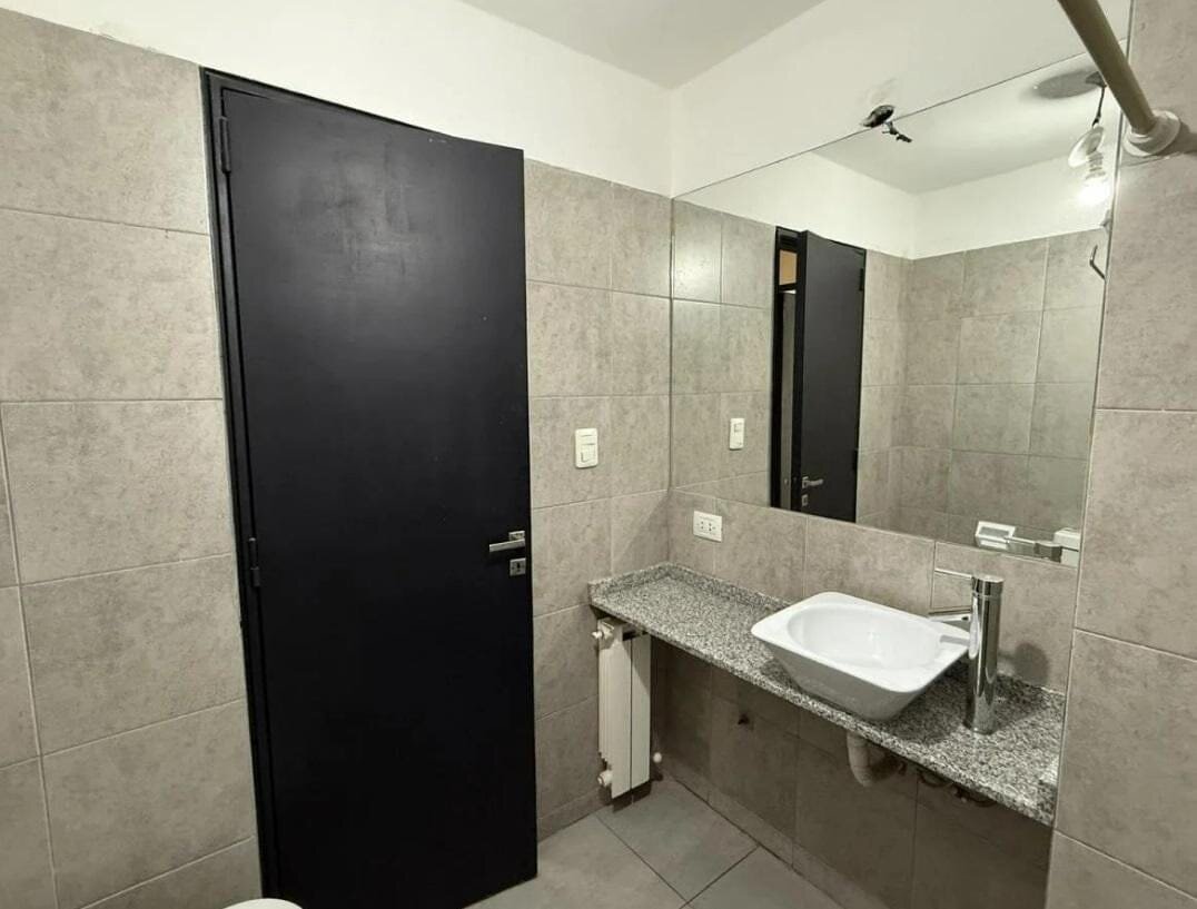 ¡Oportunidad única! Departamento moderno con cochera propia - Imagen 12