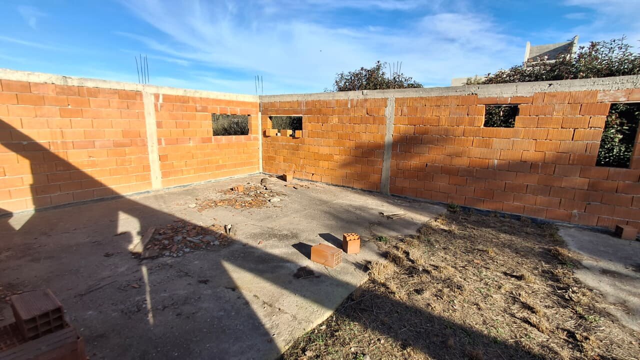 ¡OPORTUNIDAD POR USD 20.000! Lote Gigante + 112 m² de Obra Lista para Techar - Imagen 2
