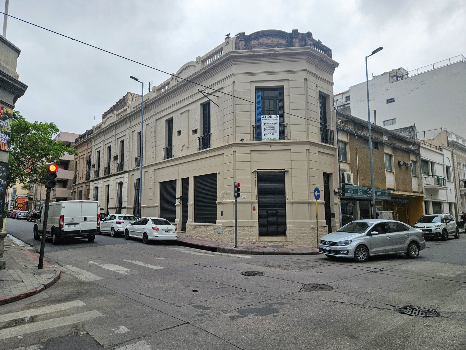 Local esquina con gran fachada