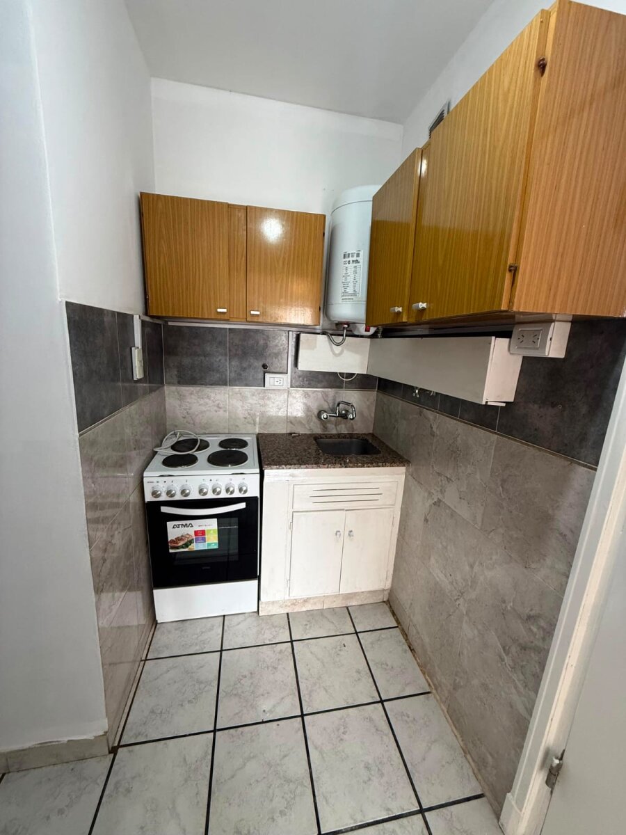 Departamento de 1 ambiente a la calle - 9
