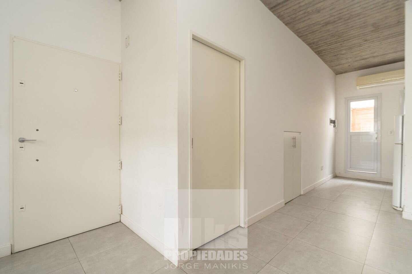 Venta con Renta. 9% anual en USD. PH Monoambiente con patio. Edificio casi a estrenar. - 5
