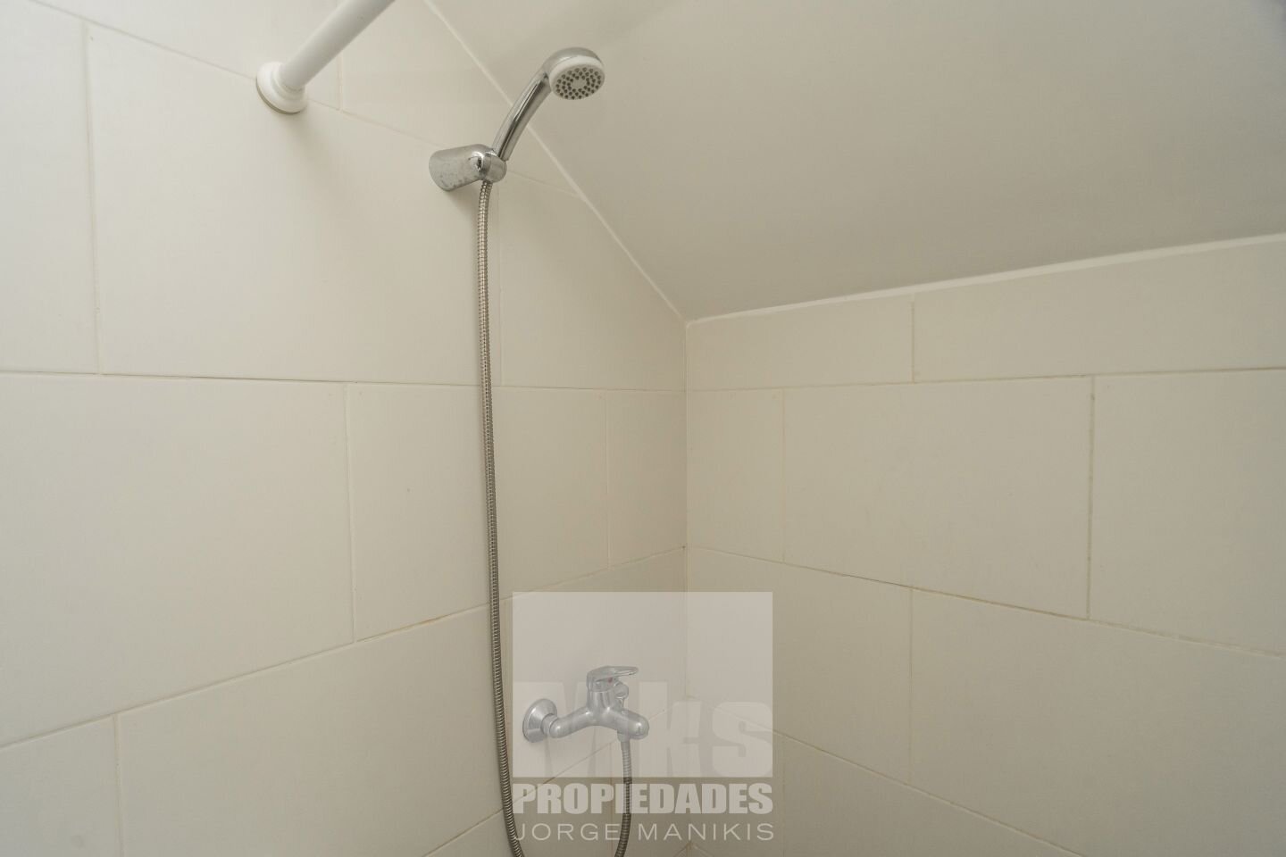 Venta con Renta. 9% anual en USD. PH Monoambiente con patio. Edificio casi a estrenar. - 9