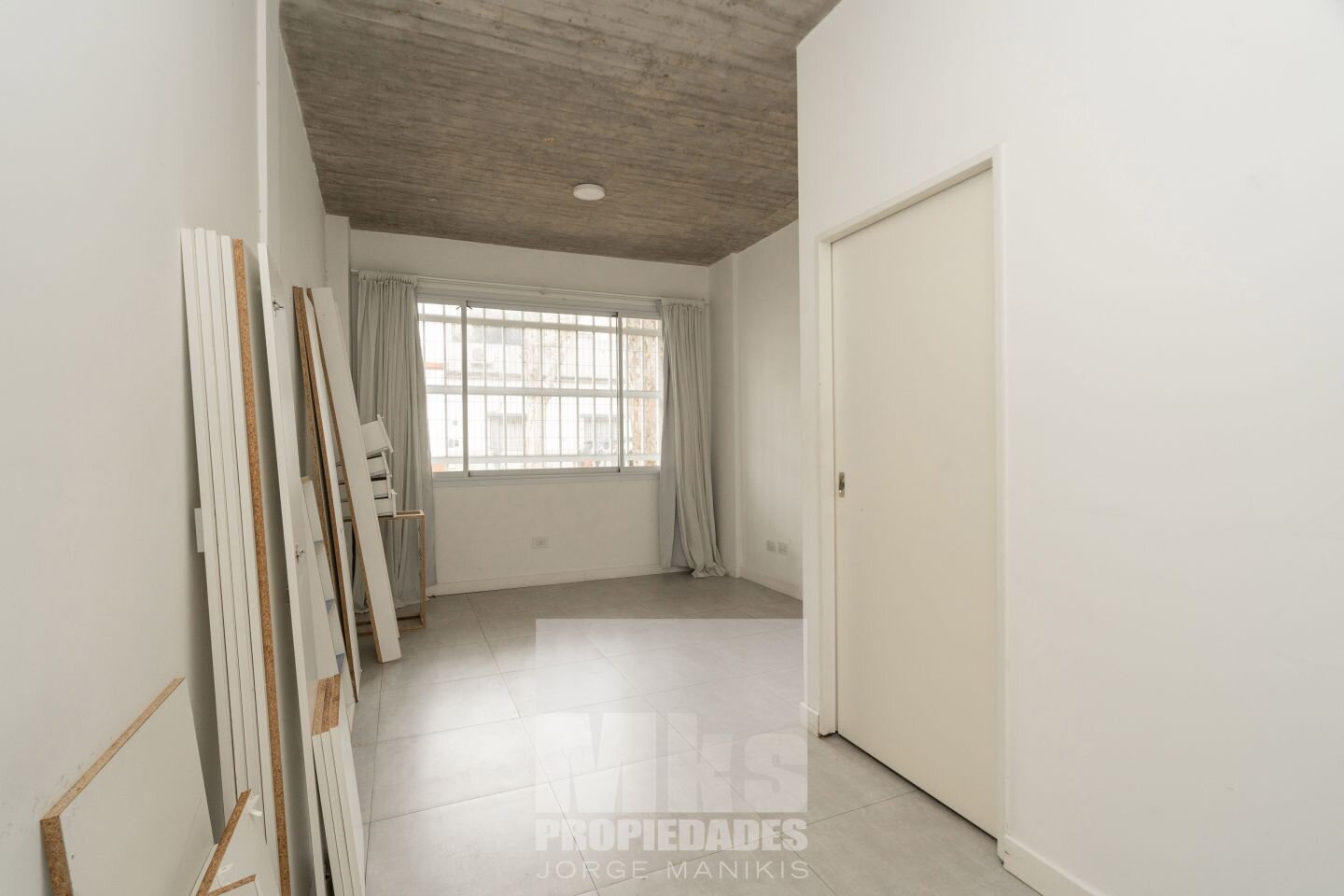 Venta con Renta. 9% anual en USD. PH Monoambiente con patio. Edificio casi a estrenar. - 2