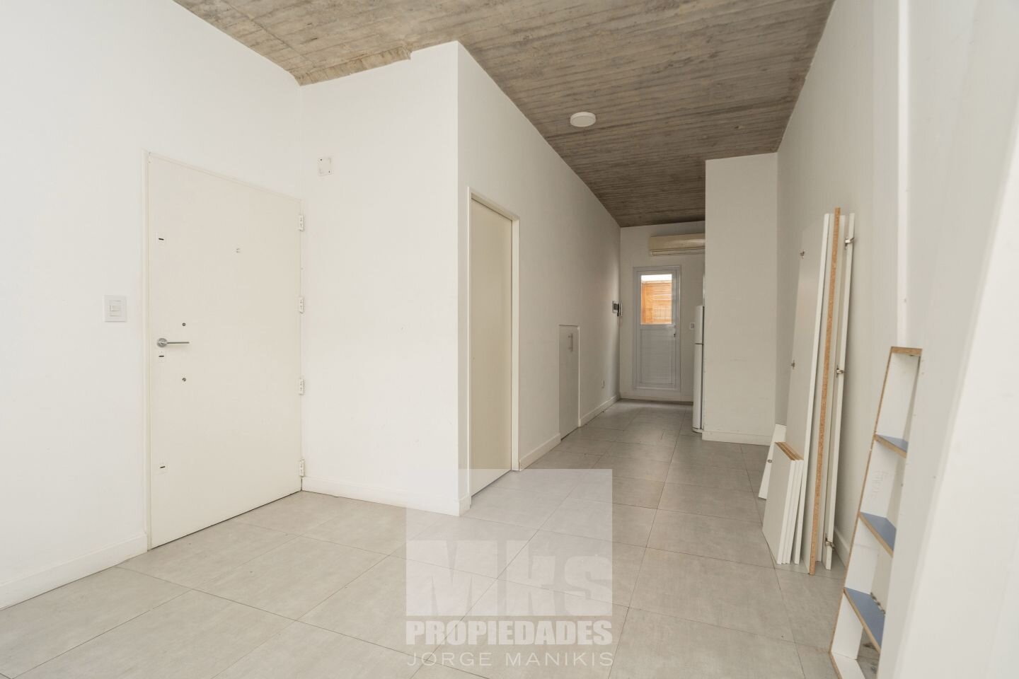 Venta con Renta. 9% anual en USD. PH Monoambiente con patio. Edificio casi a estrenar. - 1