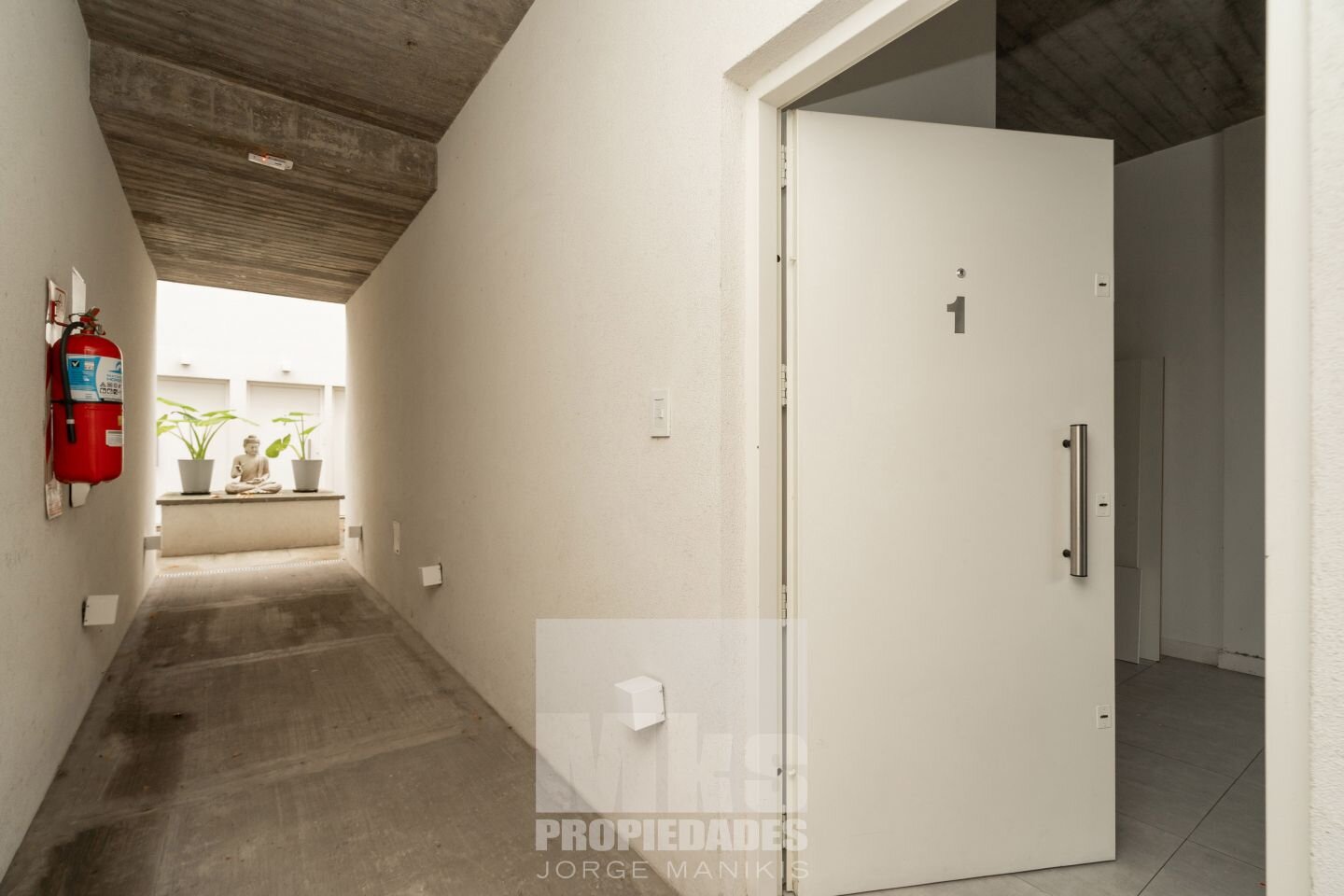 Venta con Renta. 9% anual en USD. PH Monoambiente con patio. Edificio casi a estrenar. - 20