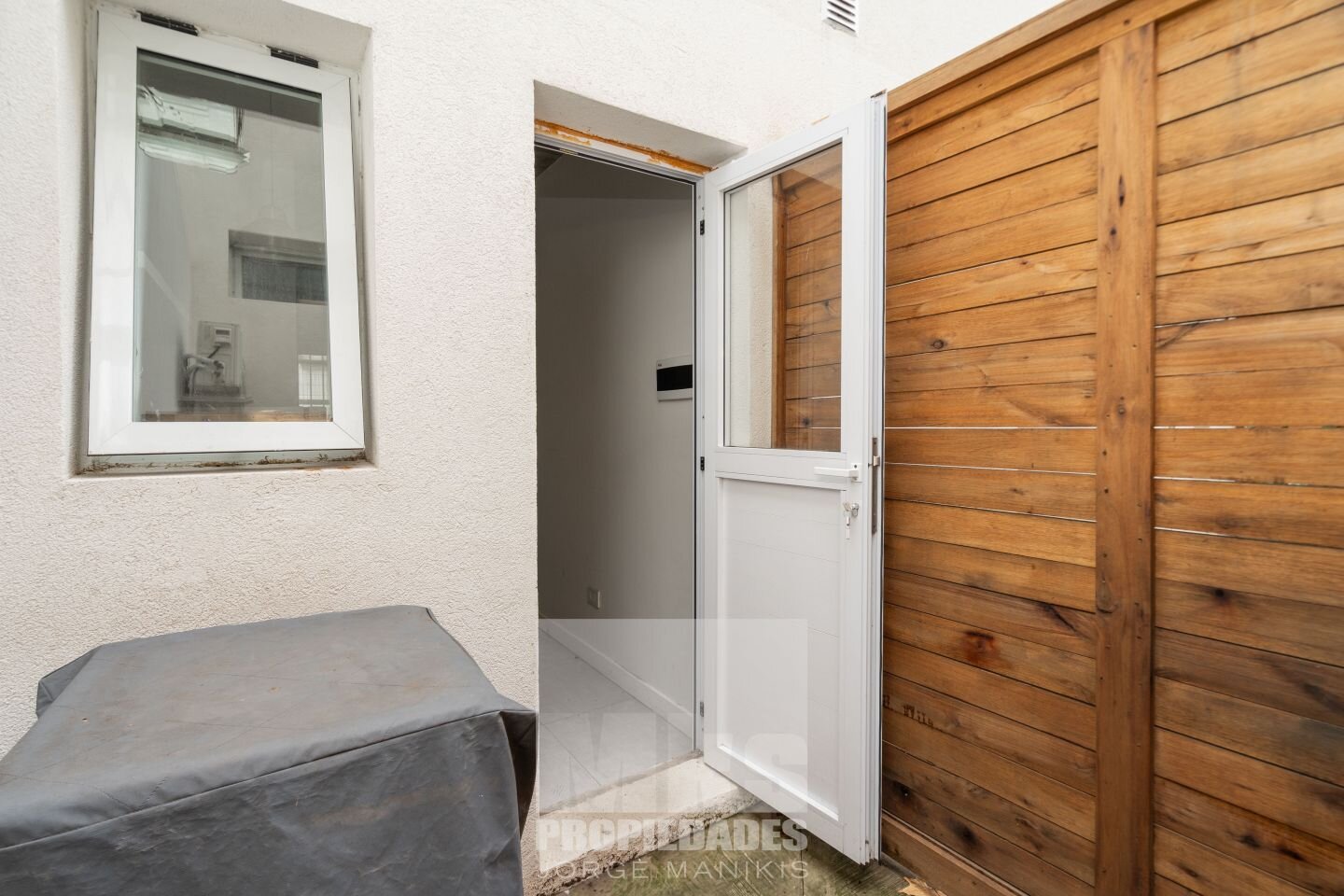 Venta con Renta. 9% anual en USD. PH Monoambiente con patio. Edificio casi a estrenar. - 16