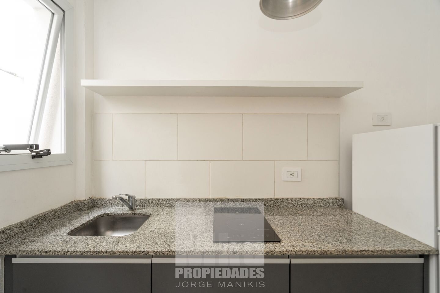 Venta con Renta. 9% anual en USD. PH Monoambiente con patio. Edificio casi a estrenar. - 11