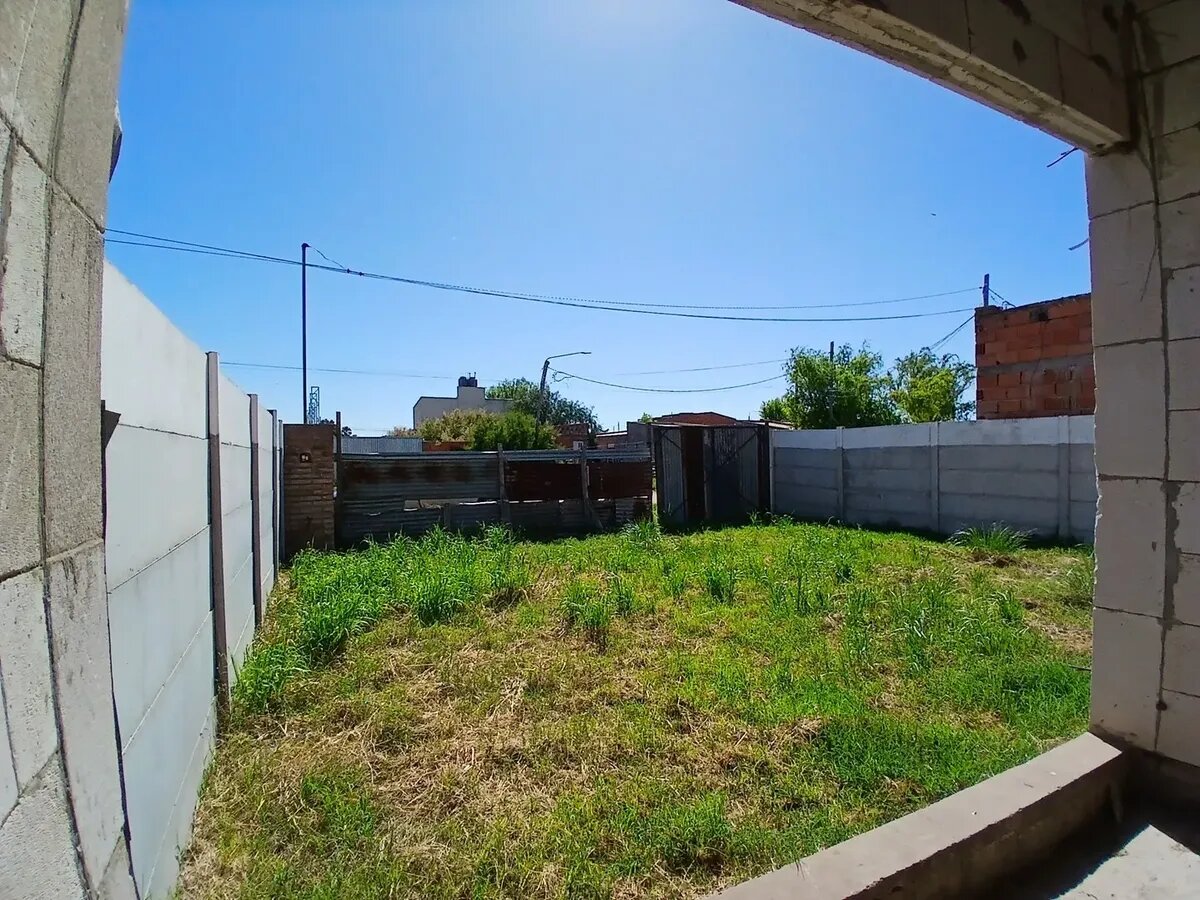 Lote En Venta En Bahía Blanca, Con Construcción Casa 1 Dorm - 17