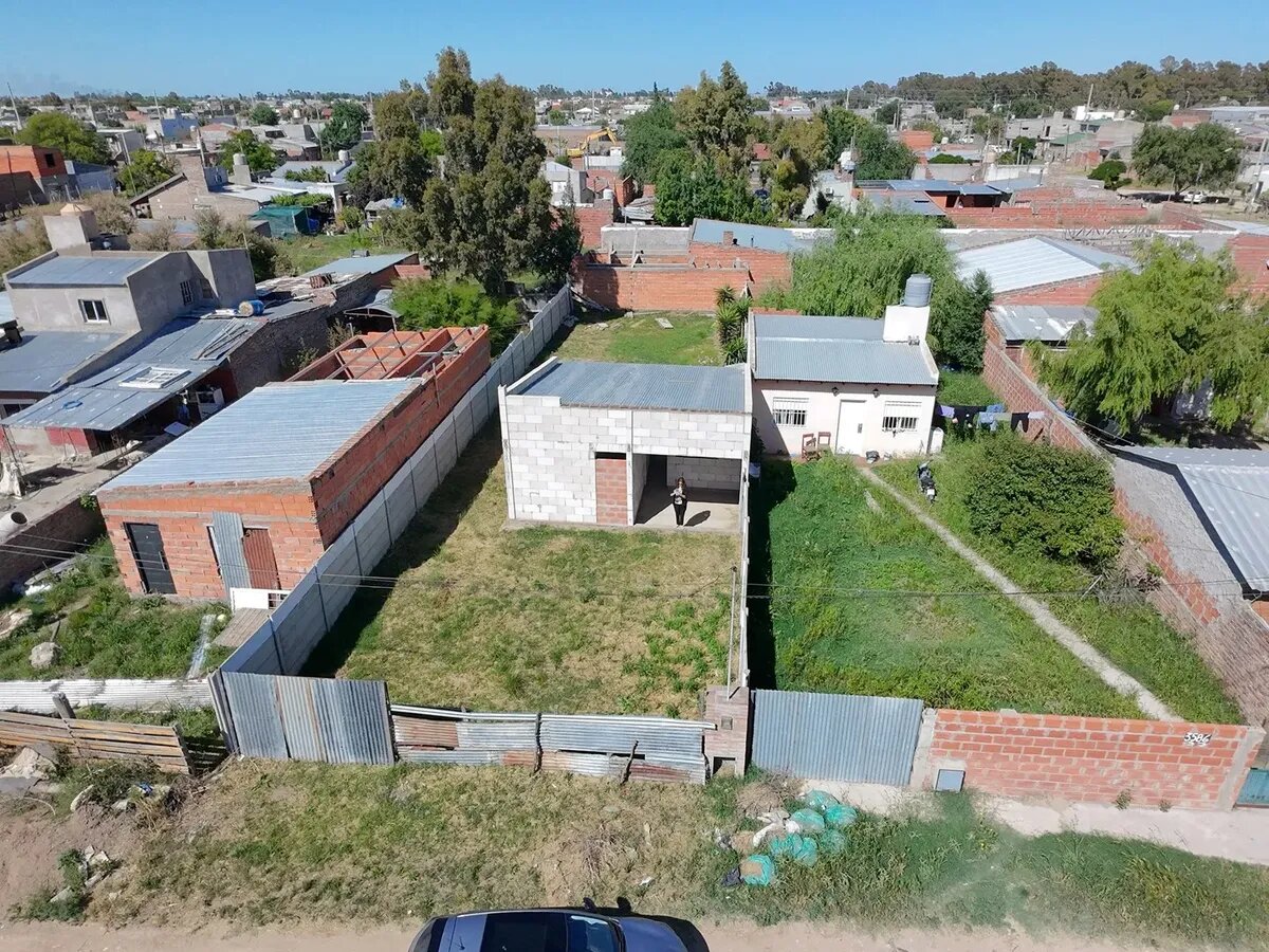 Lote En Venta En Bahía Blanca, Con Construcción Casa 1 Dorm - 18
