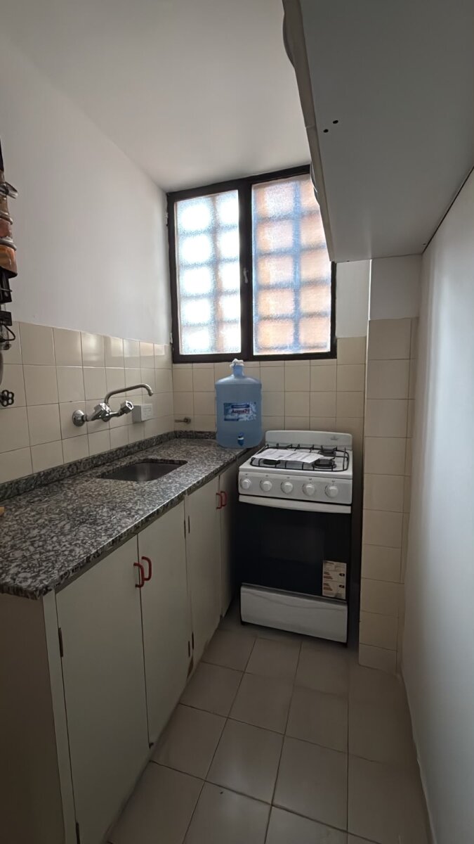 Excelente ubicación- Barrio Guemes - Un dormitorio , muy luminoso - Imagen 4