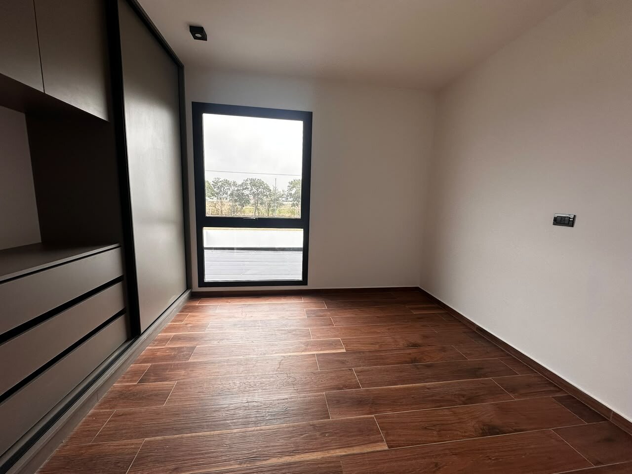 VENDO CASA DE CATEGORIA EN DISTRITO SUR - Imagen 26