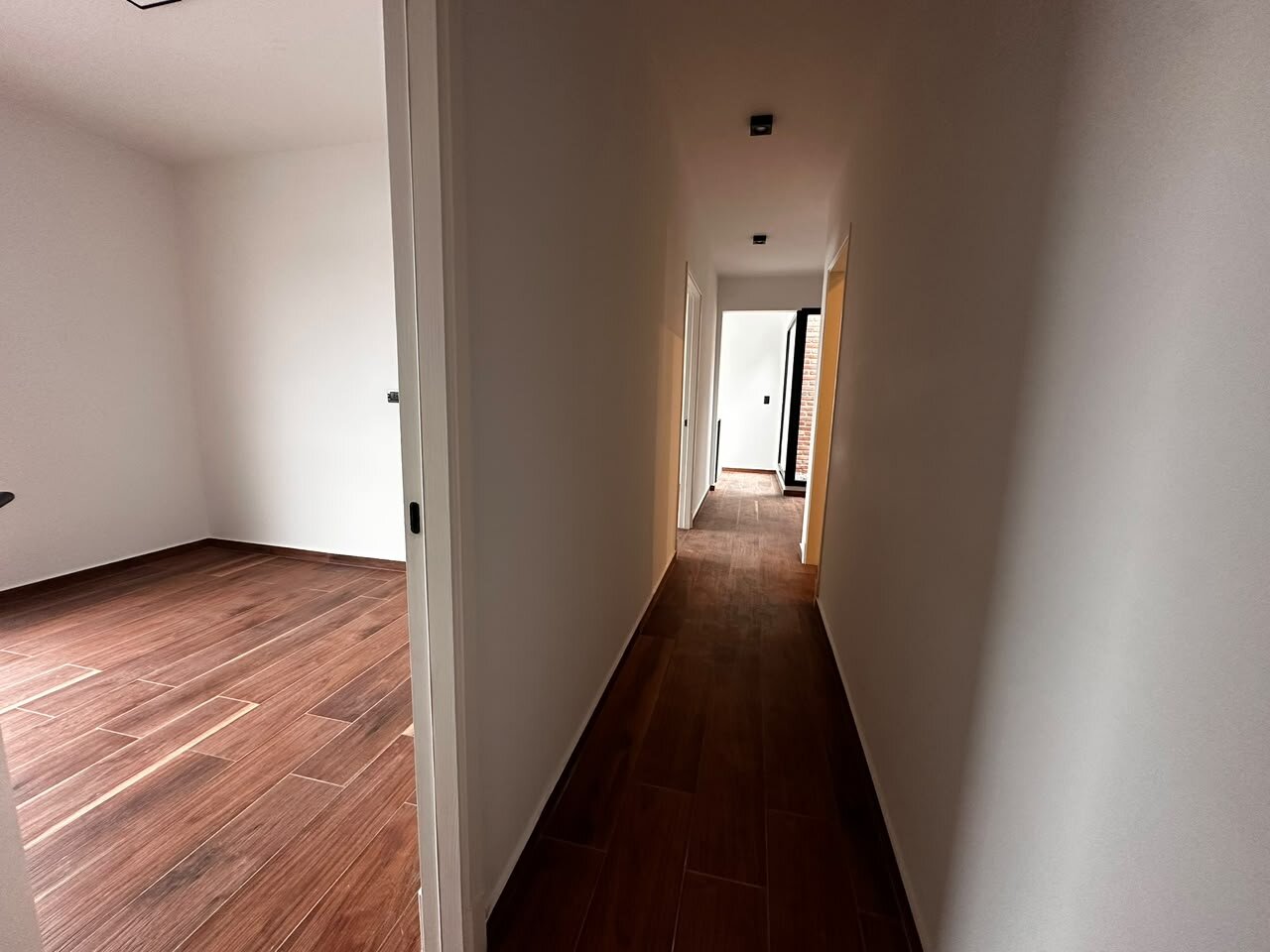 VENDO CASA DE CATEGORIA EN DISTRITO SUR - Imagen 23